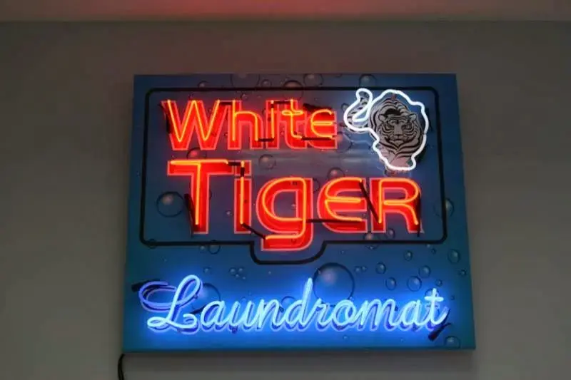 White Tiger Laundromat thumbnail 1