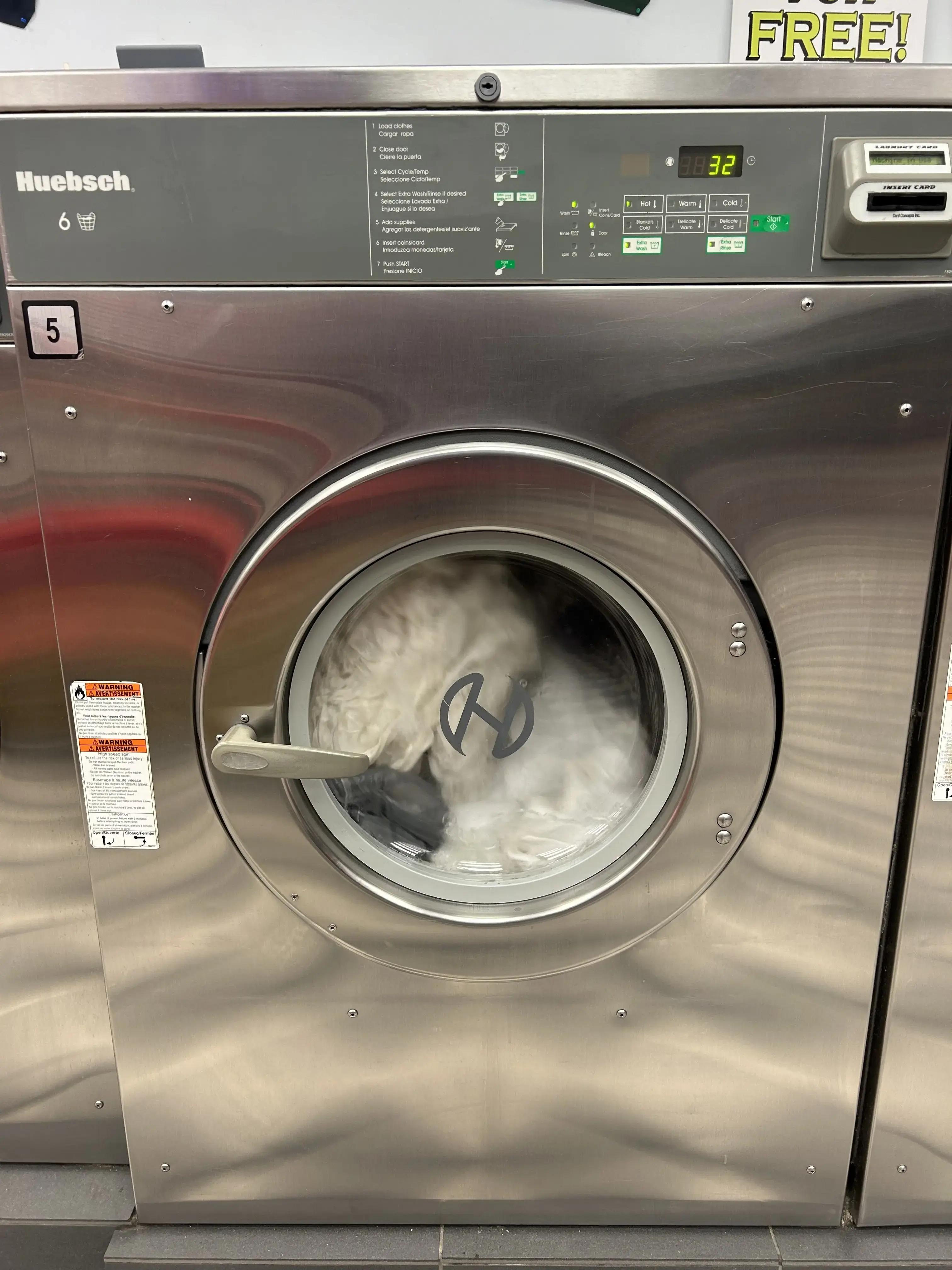 White Tiger Laundromat thumbnail 12