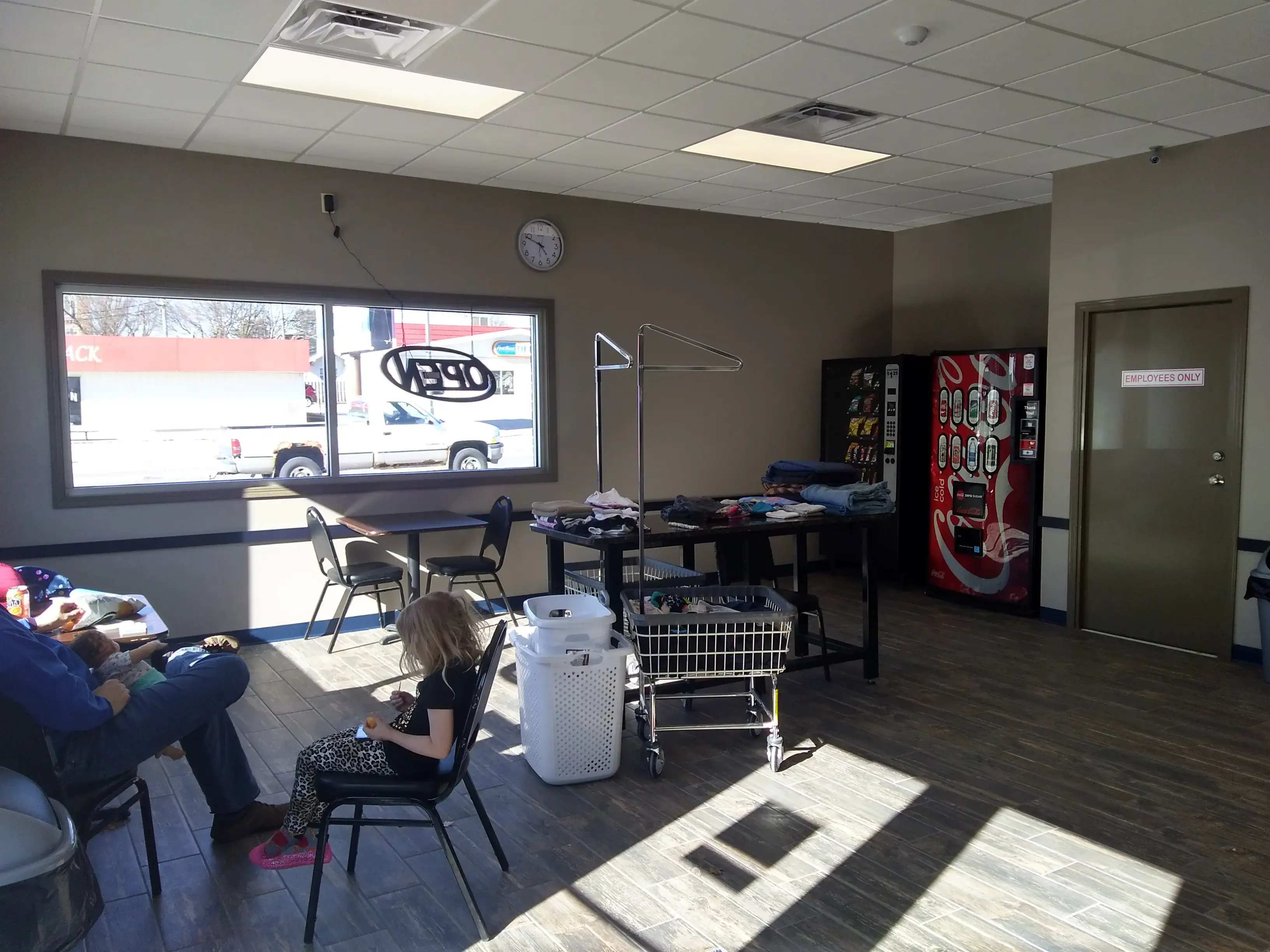 WhiteWater Laundromat - Image 17