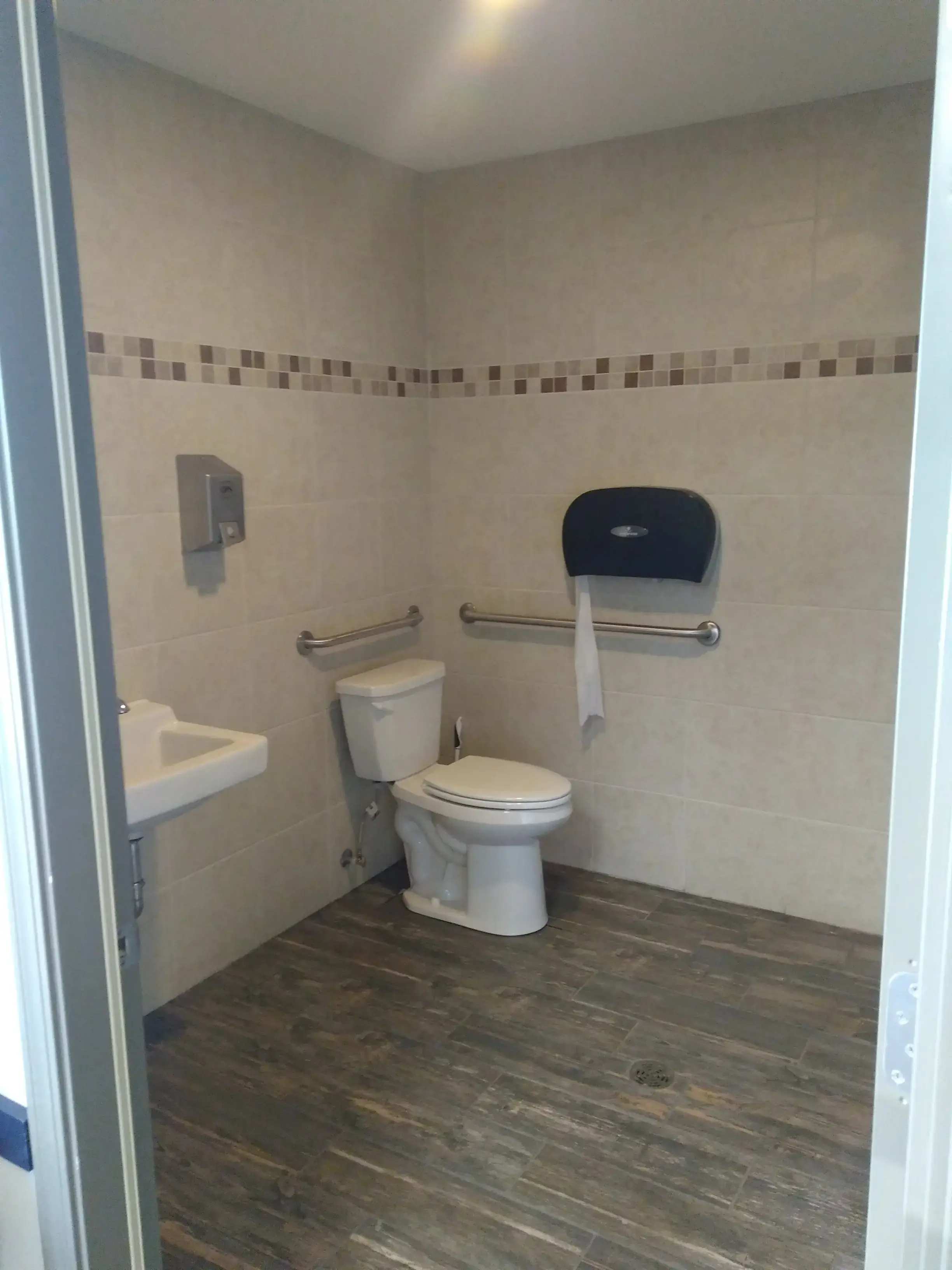 WhiteWater Laundromat thumbnail 12