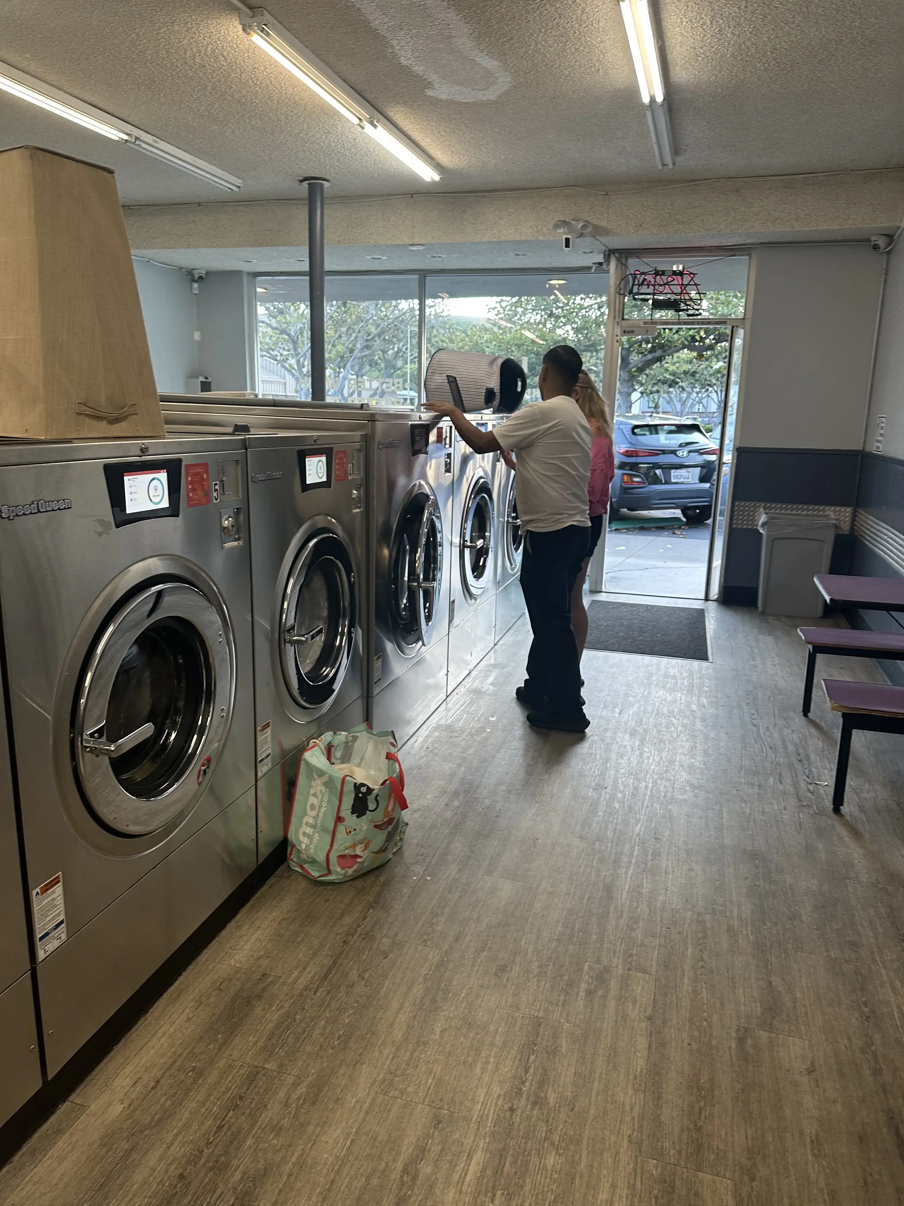 Wild Wash Laundromat and Services thumbnail 9