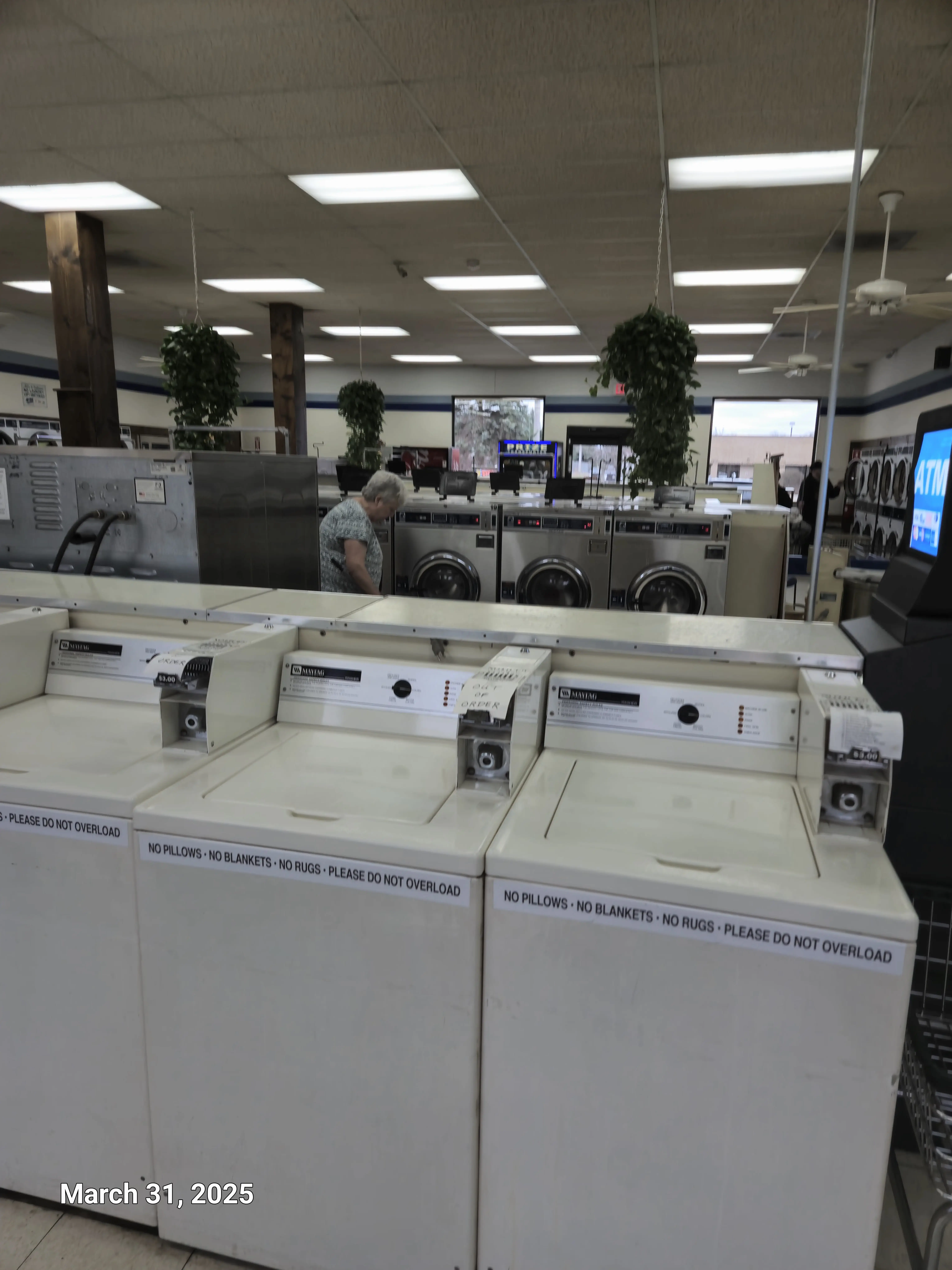 Willoughby Road Coin Laundry - Image 6