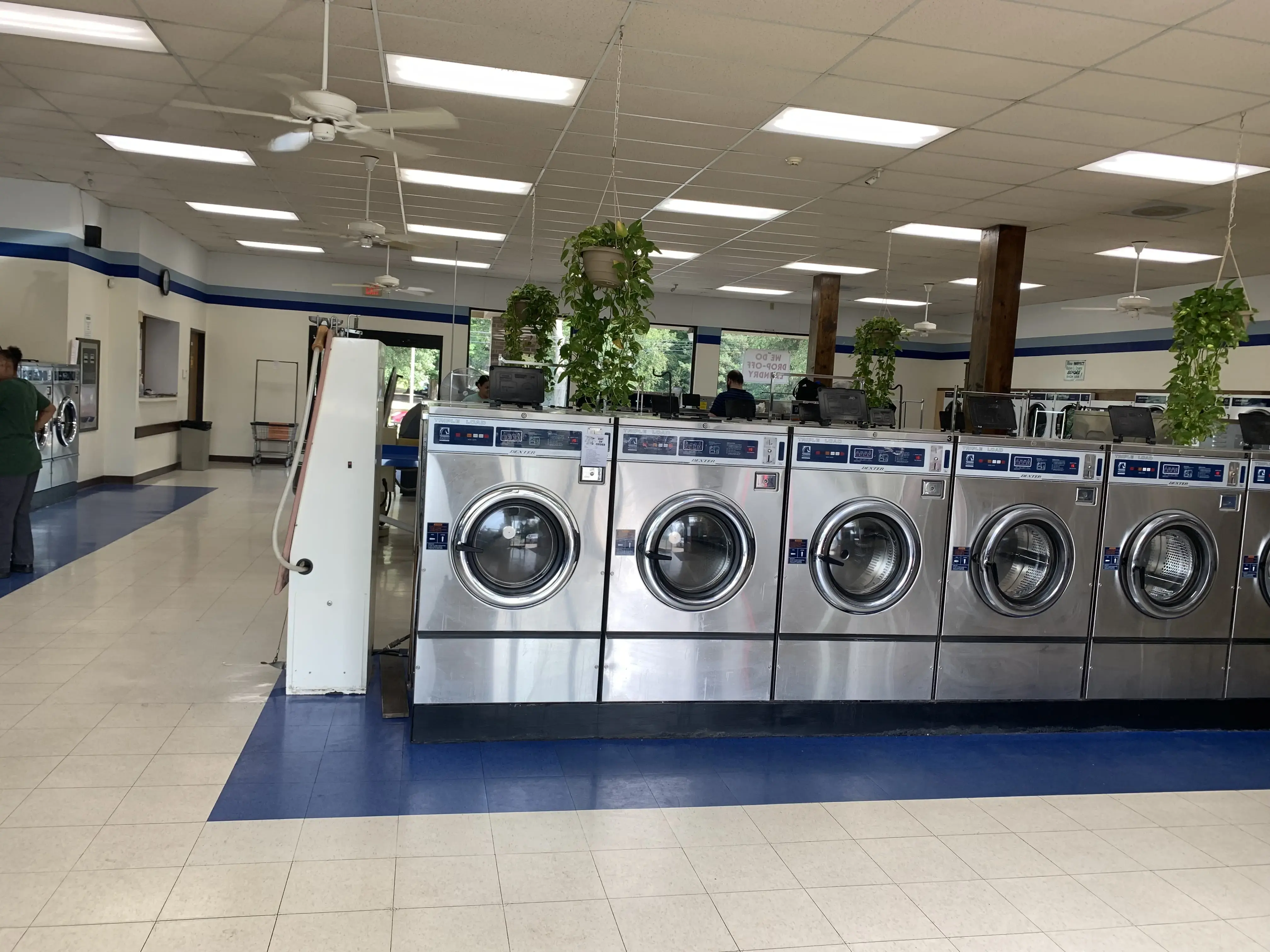 Willoughby Road Coin Laundry thumbnail 1