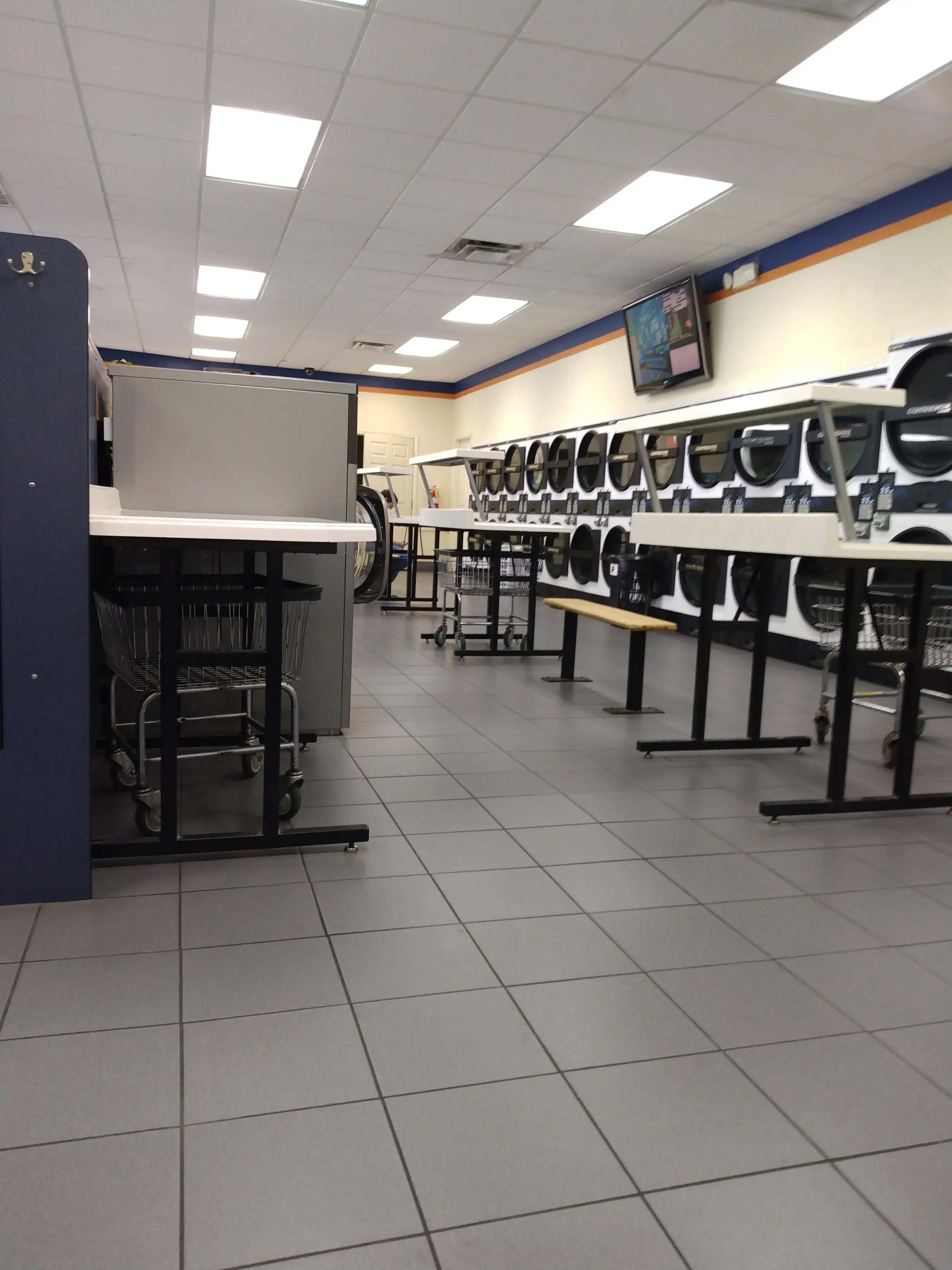 Willow Avenue Express Laundry Center thumbnail 4