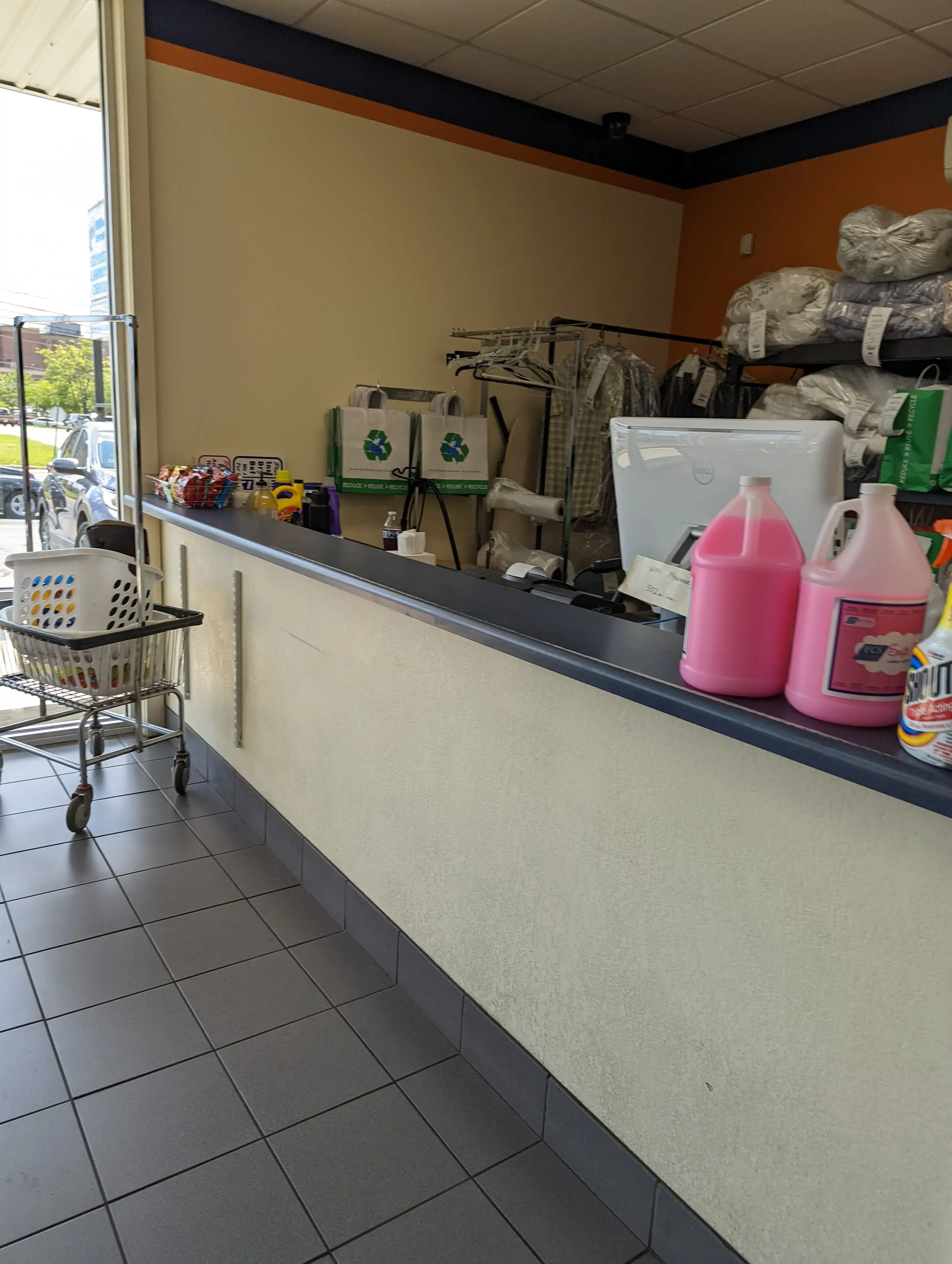 Willow Avenue Express Laundry Center thumbnail 7