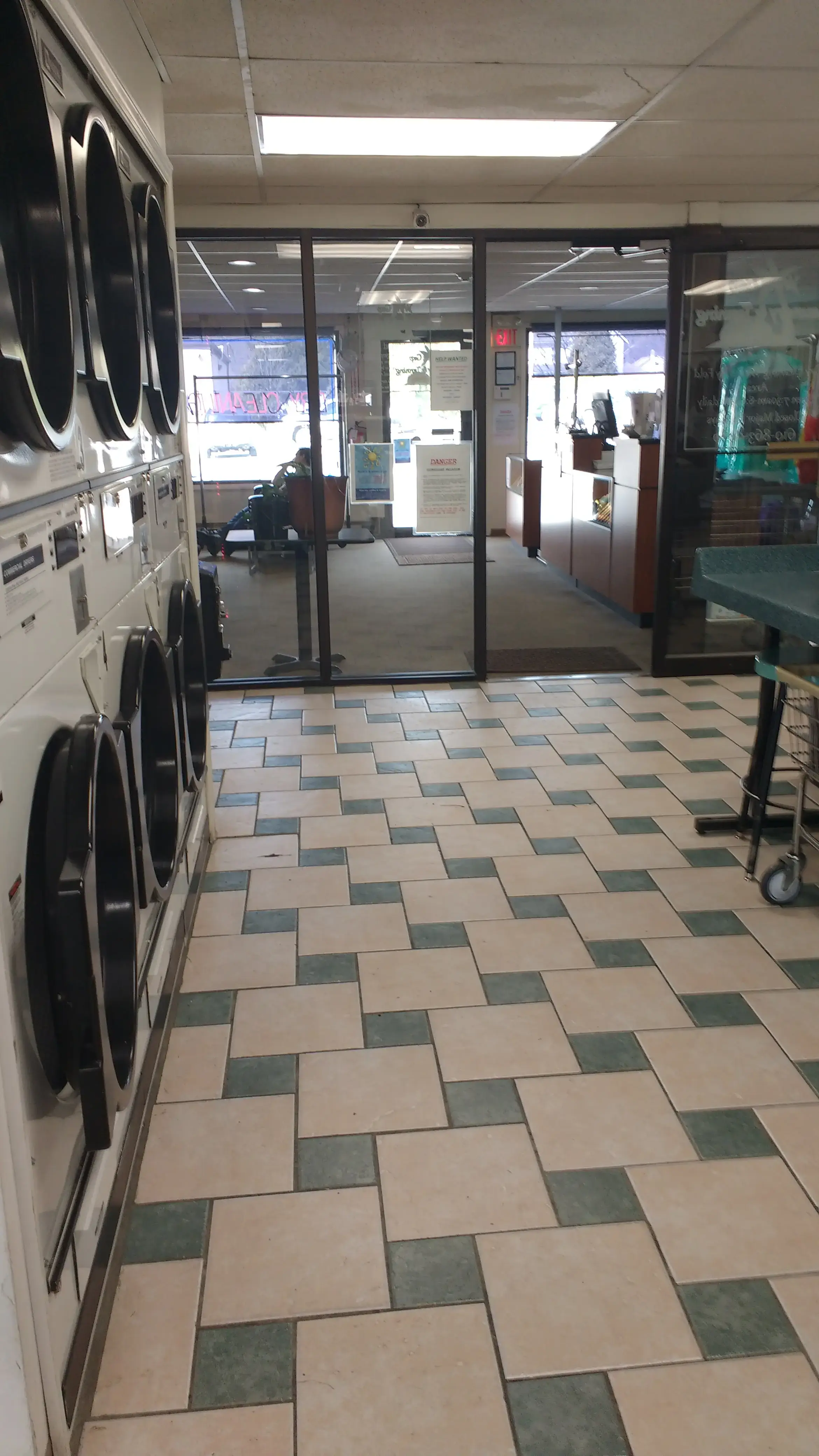 Wind Gap Laundry and Tanning thumbnail 9