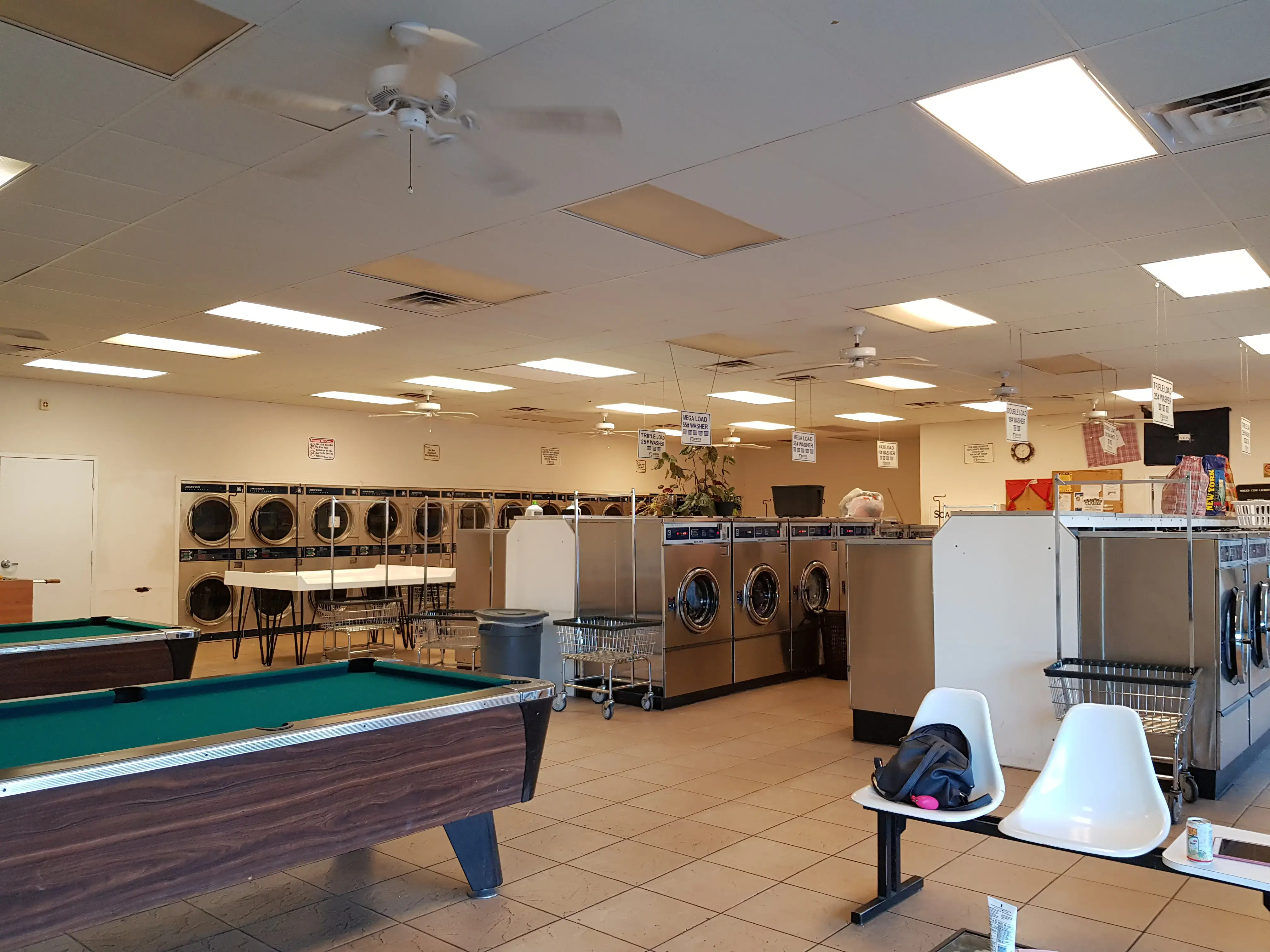 Winder Coin Laundromat - Image 1