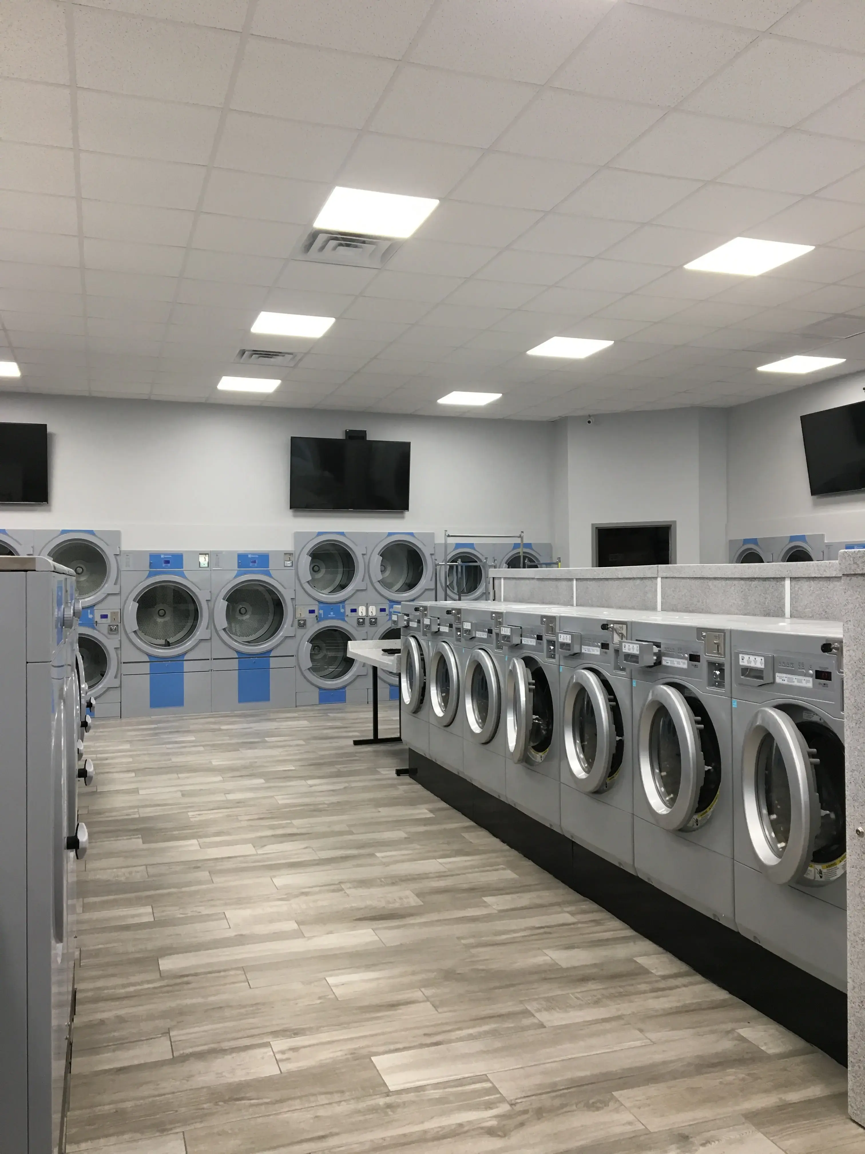 Winner’s Wash Laundromat - Image 15