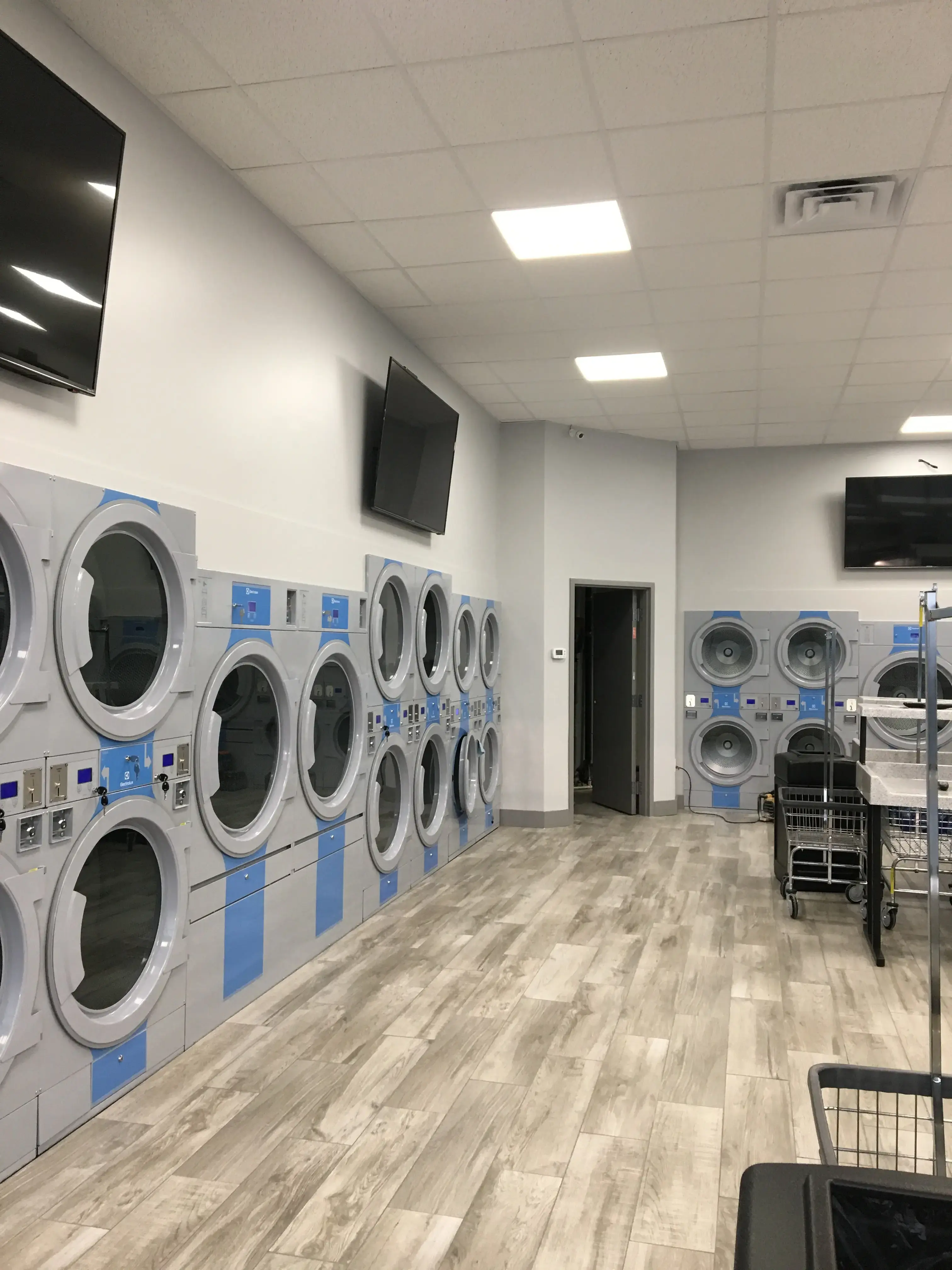 Winner’s Wash Laundromat - Image 13