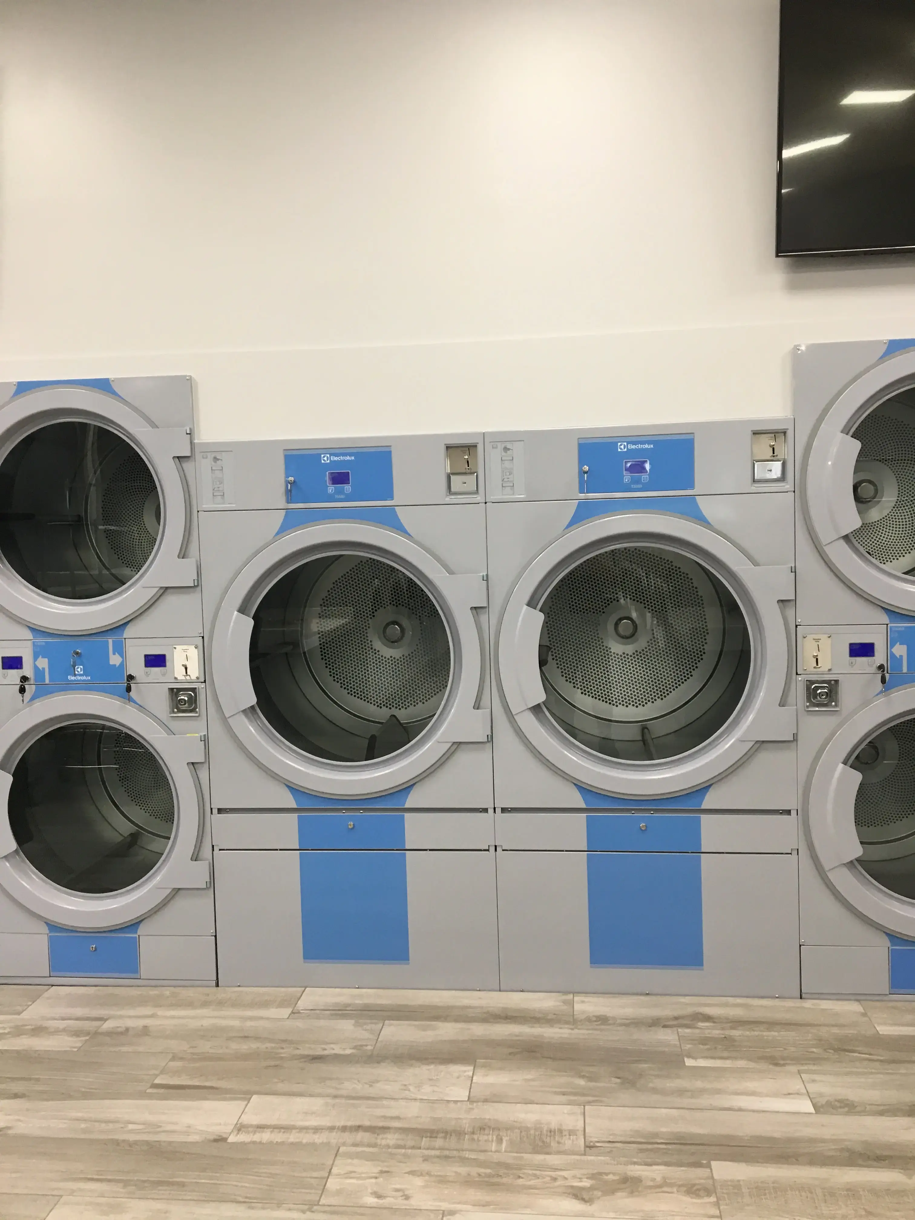 Winner’s Wash Laundromat thumbnail 16