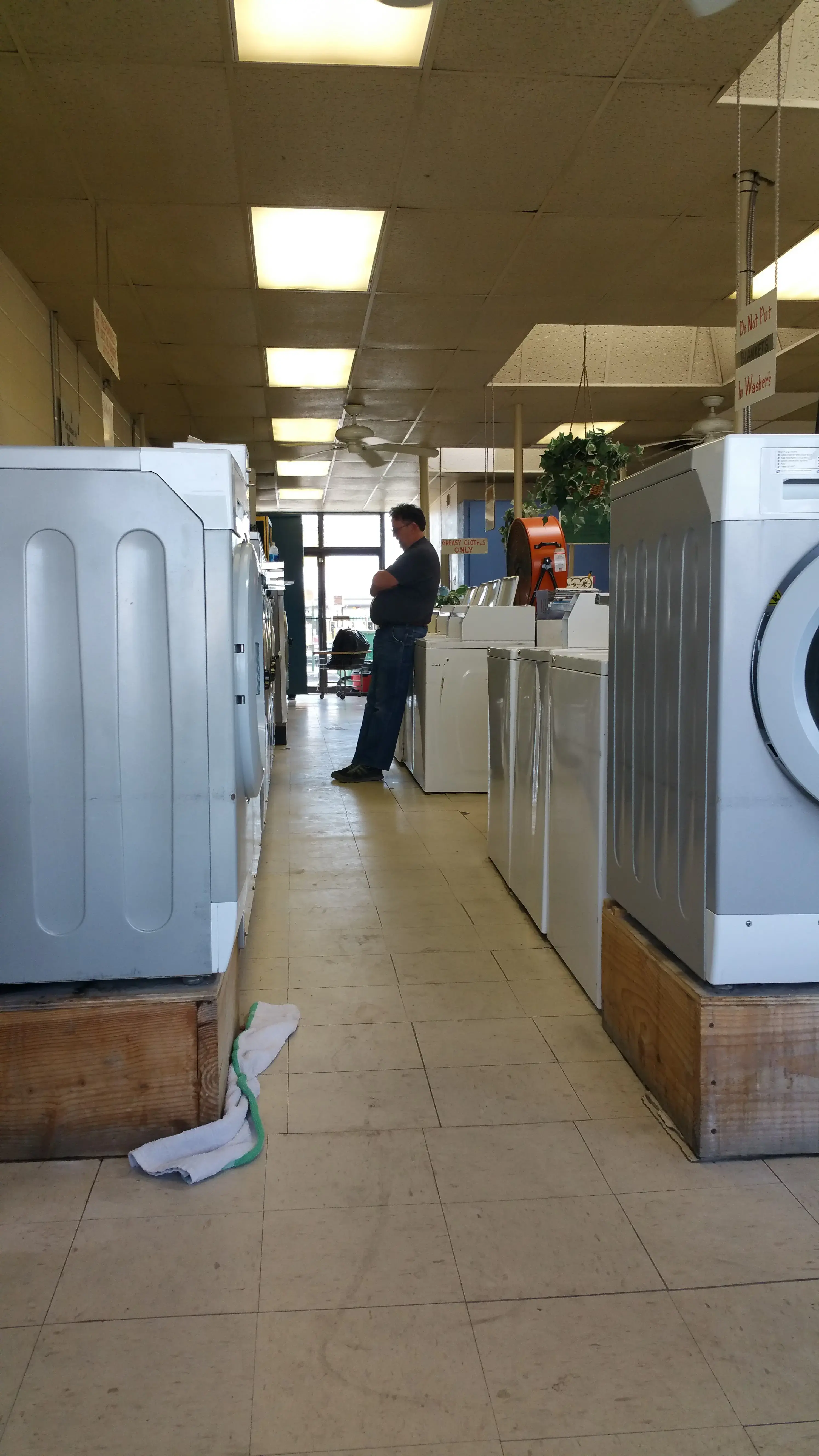 Wishy Washy Laundromat thumbnail 3