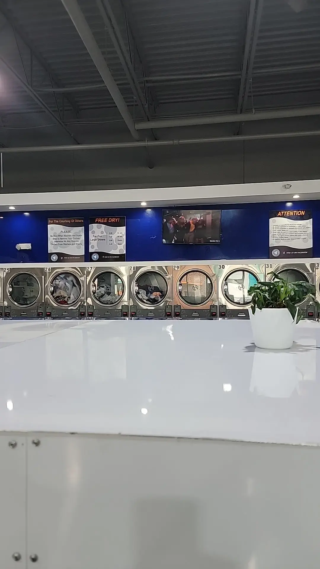 Wissinoming laundromat - Image 13