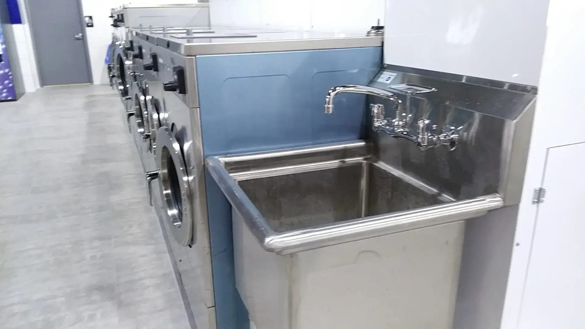 Wissinoming laundromat thumbnail 16