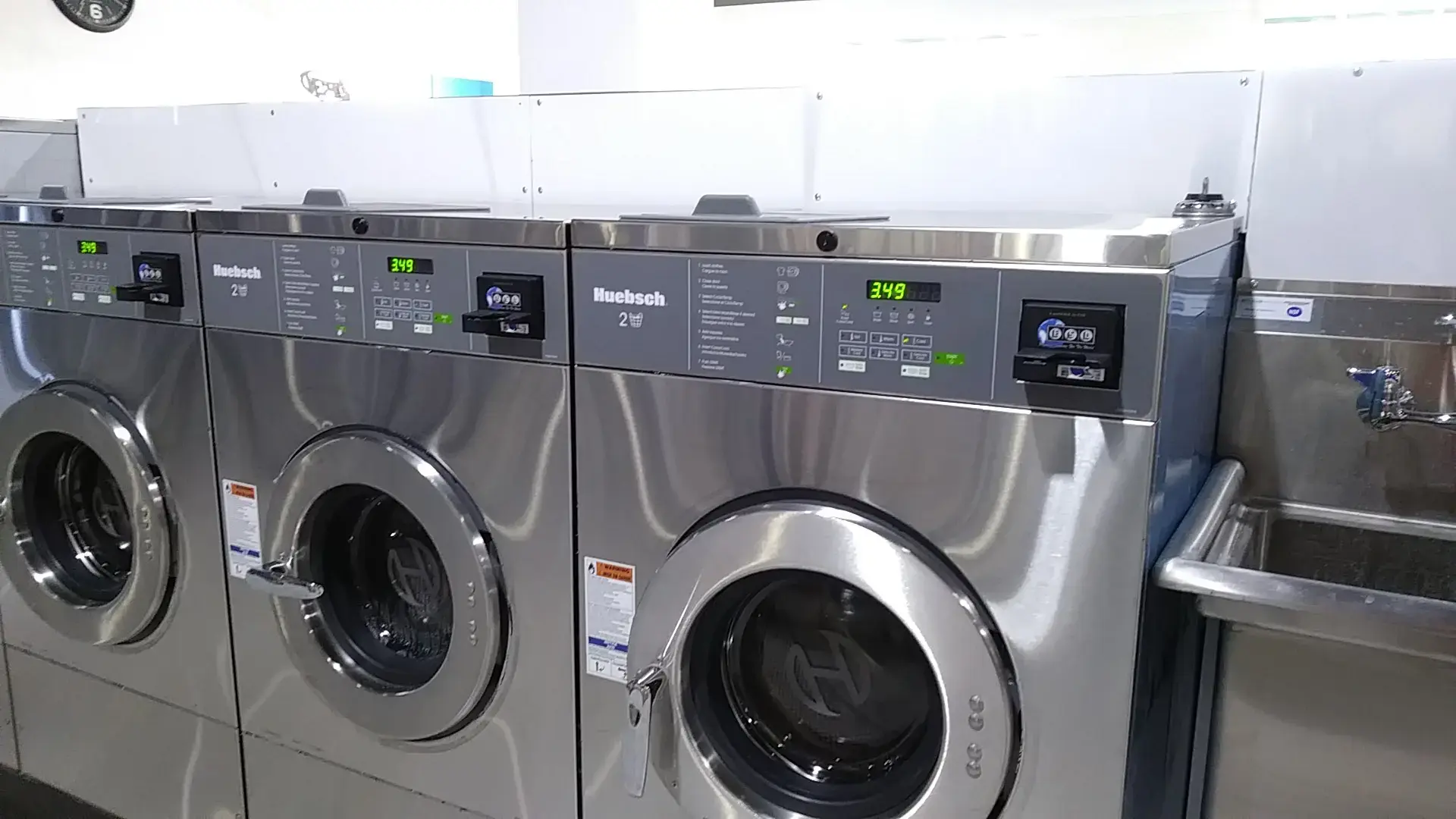 Wissinoming laundromat - Image 17