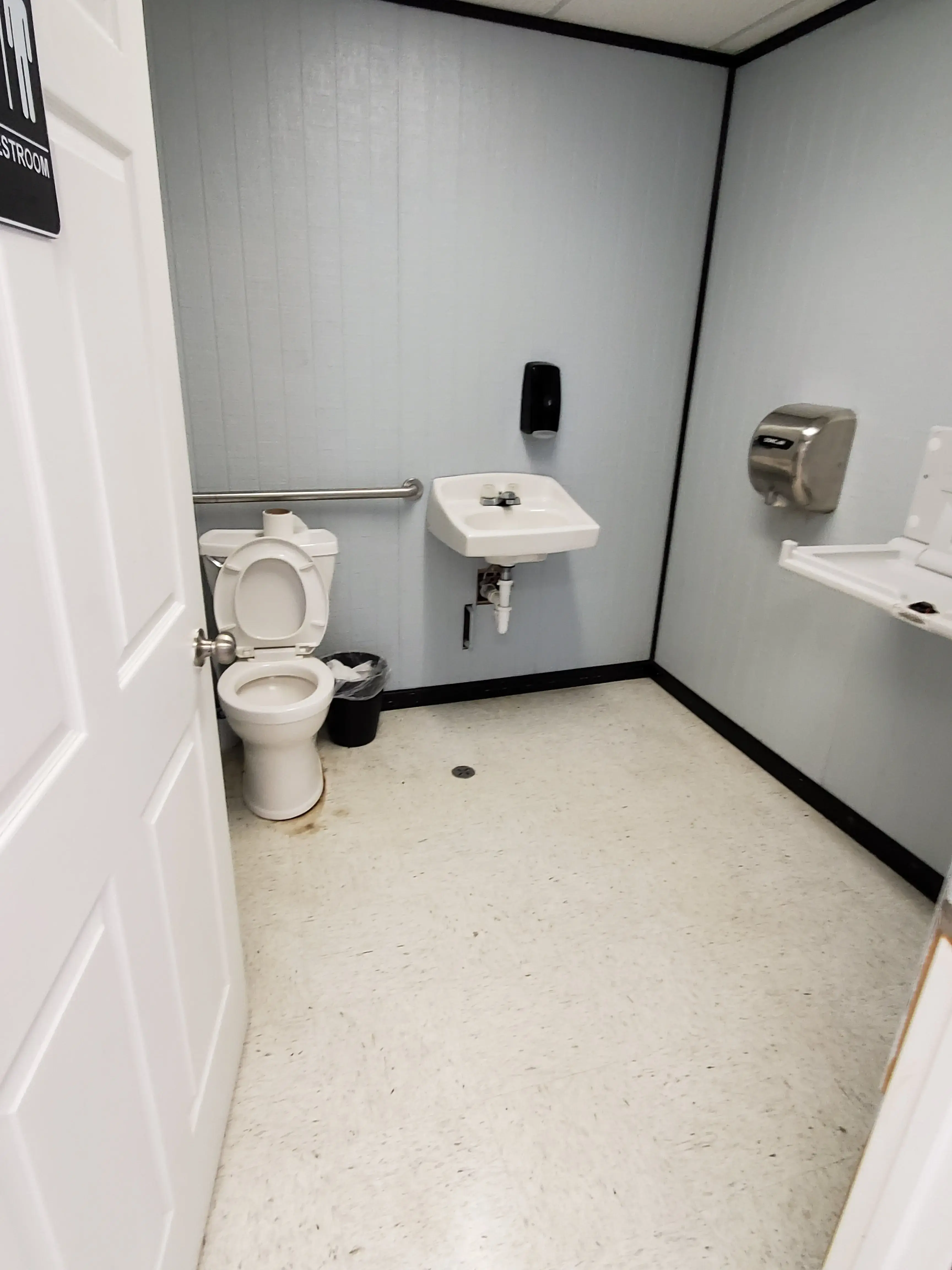 Wonder Wash Laundry Center - Image 17