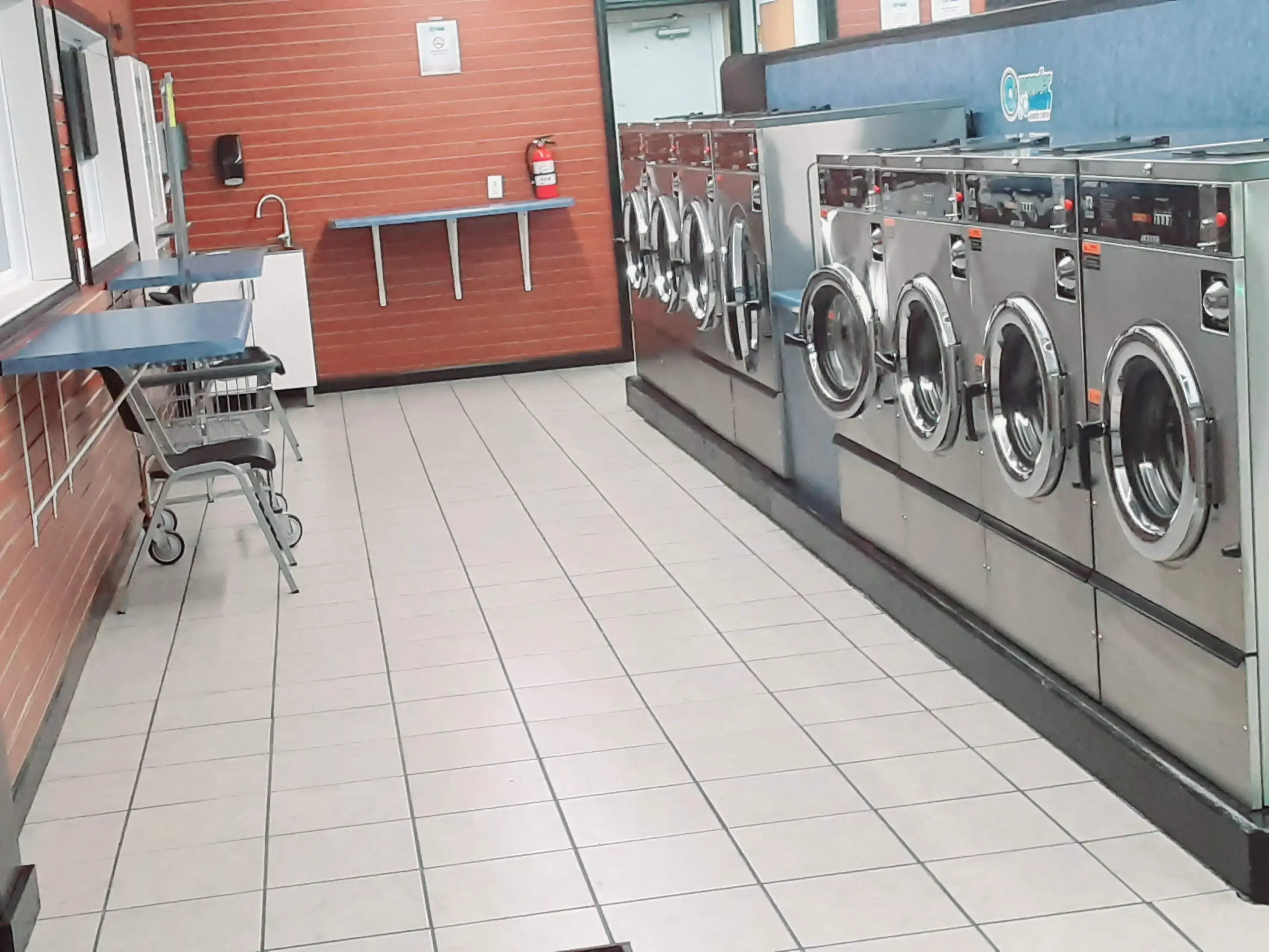 Wonder Wash Laundry Center thumbnail 3