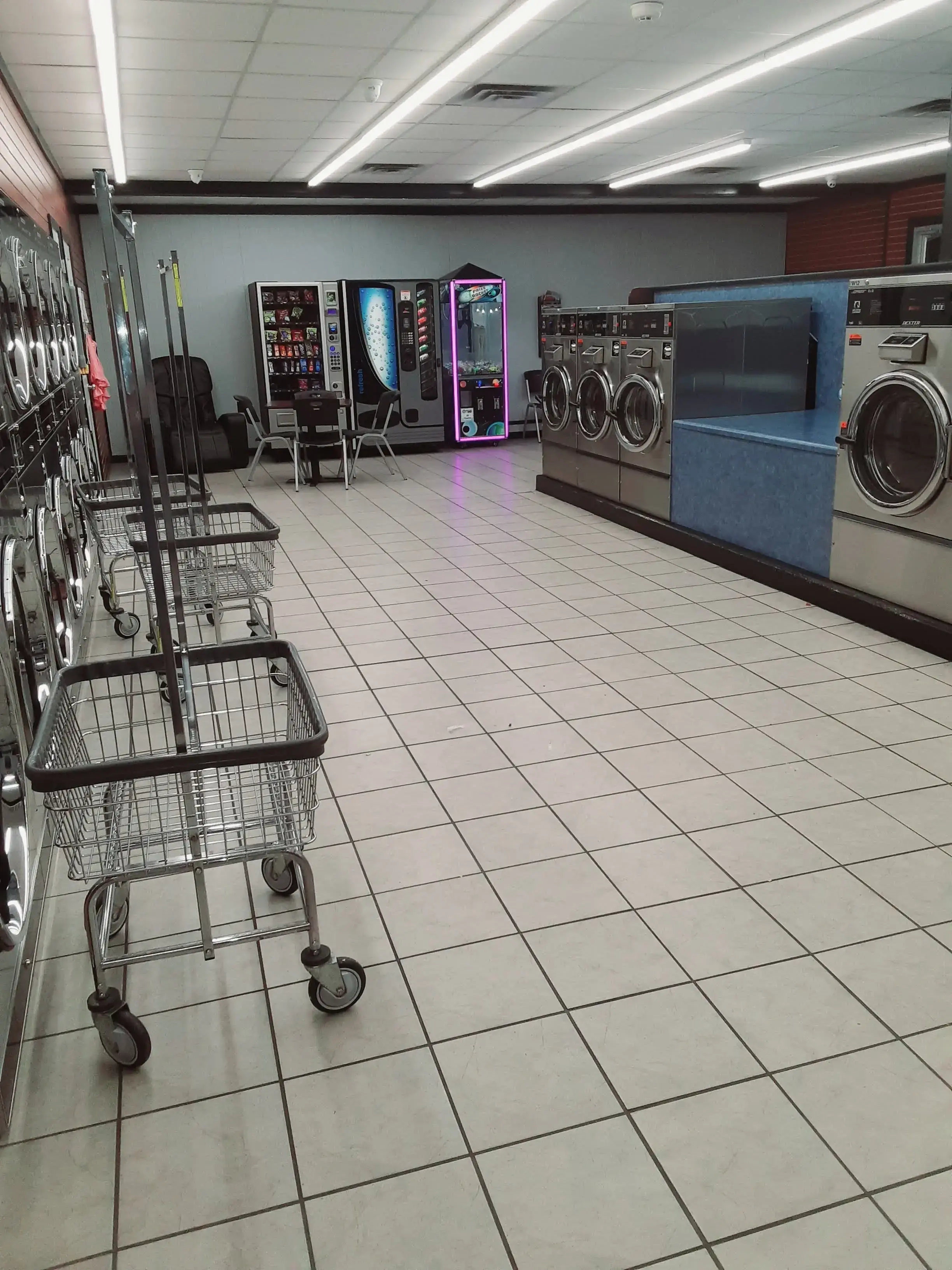 Wonder Wash Laundry Center - Image 5