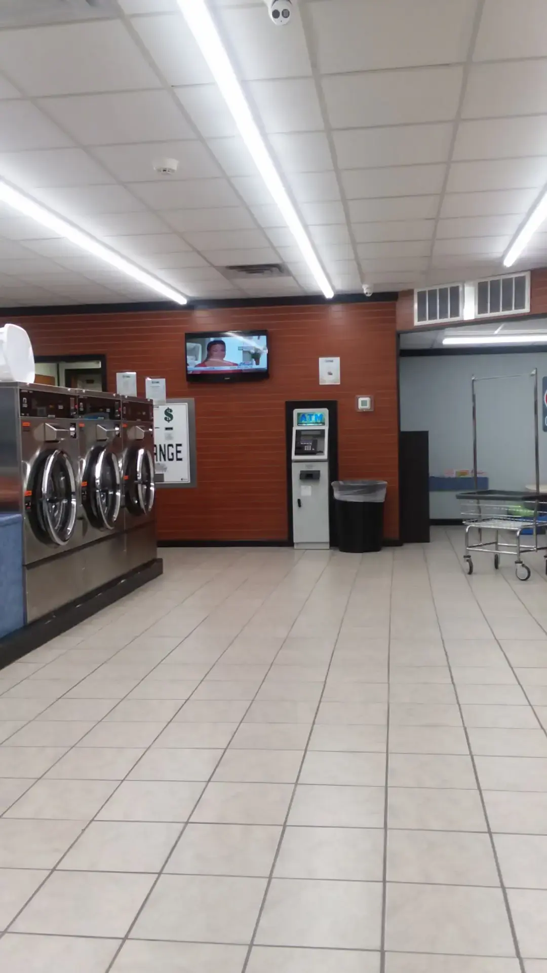 Wonder Wash Laundry Center thumbnail 8