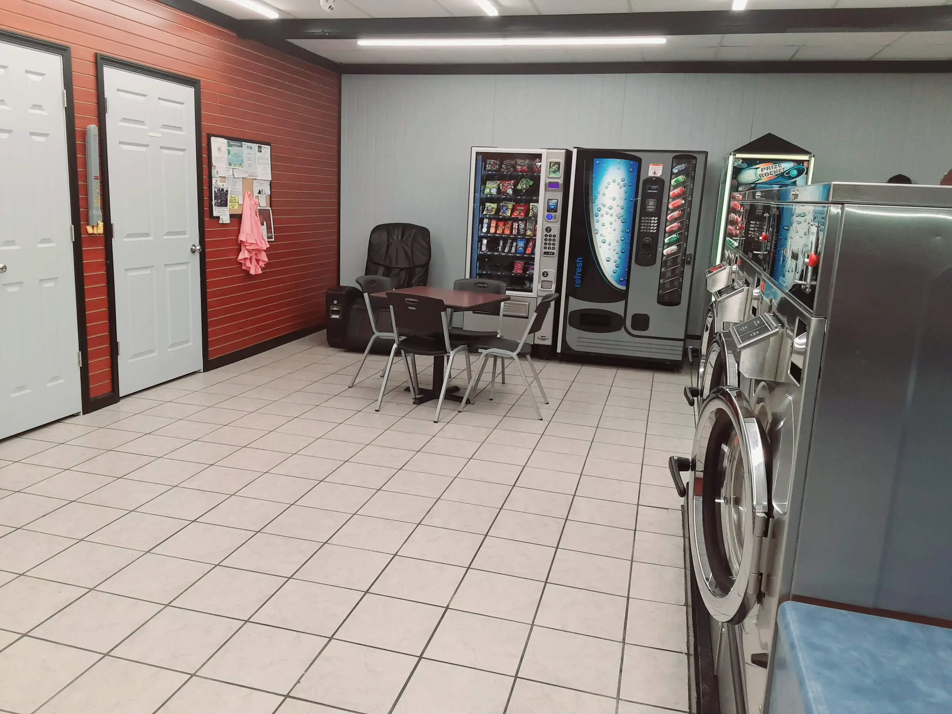 Wonder Wash Laundry Center thumbnail 4