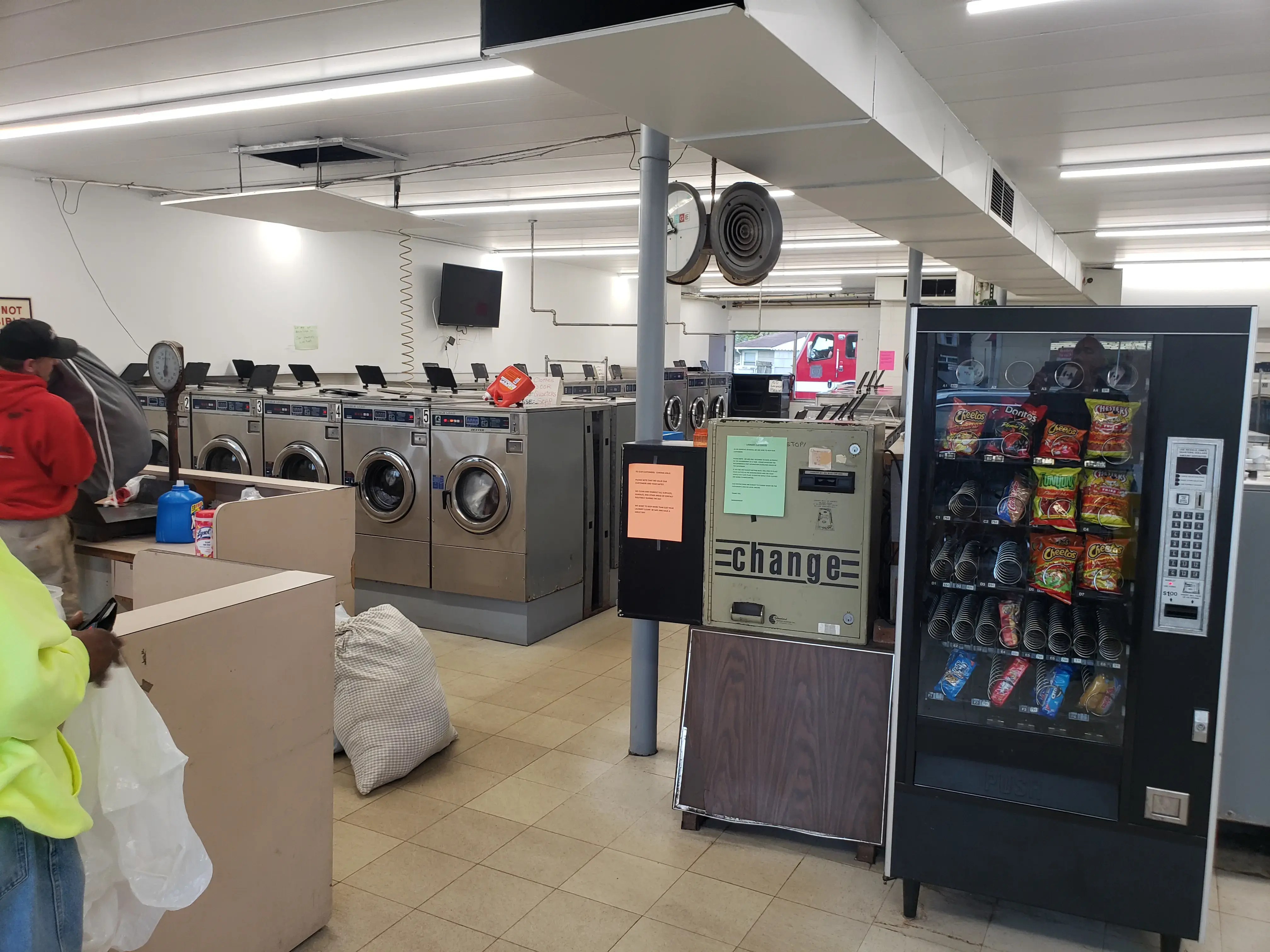 Woodmar Laundromat & drop off service - Image 9