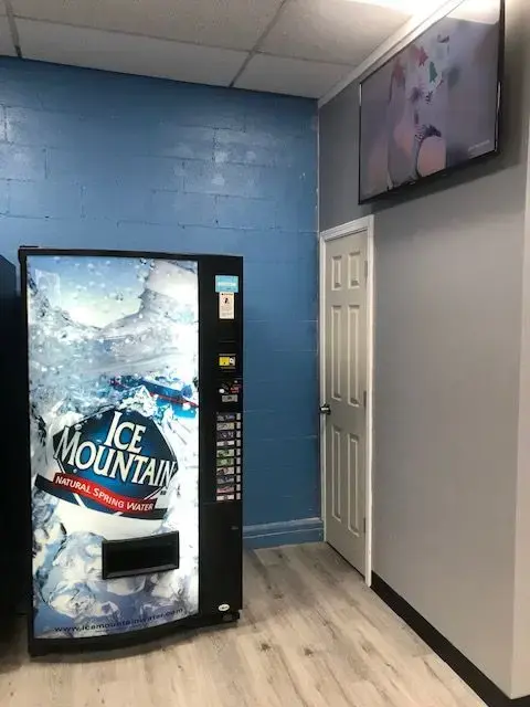 Woods Throne Laundry - Image 2