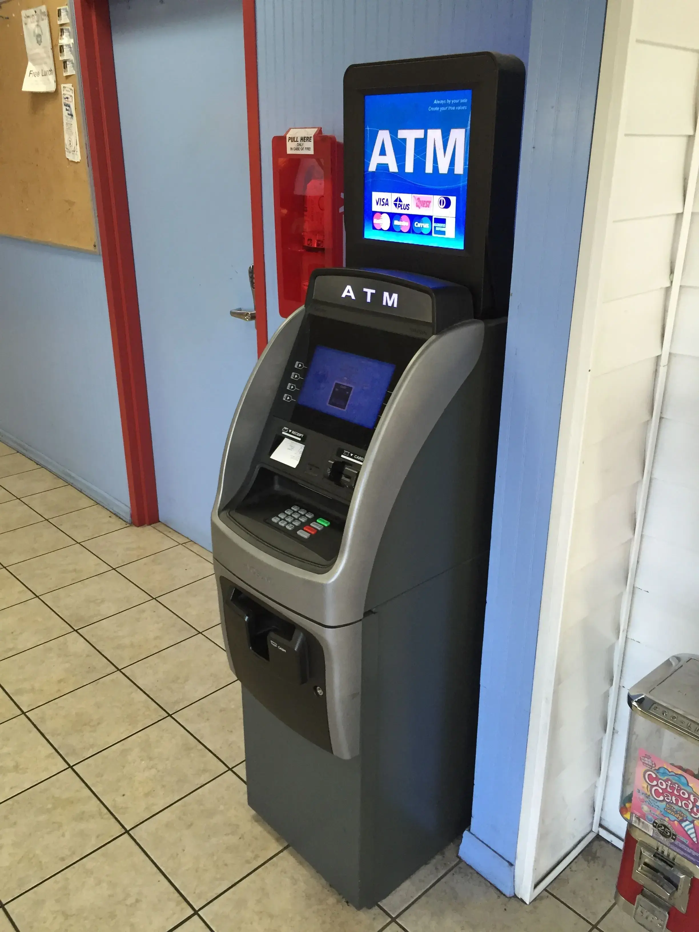 World o' Suds Coin Laundry - Image 13