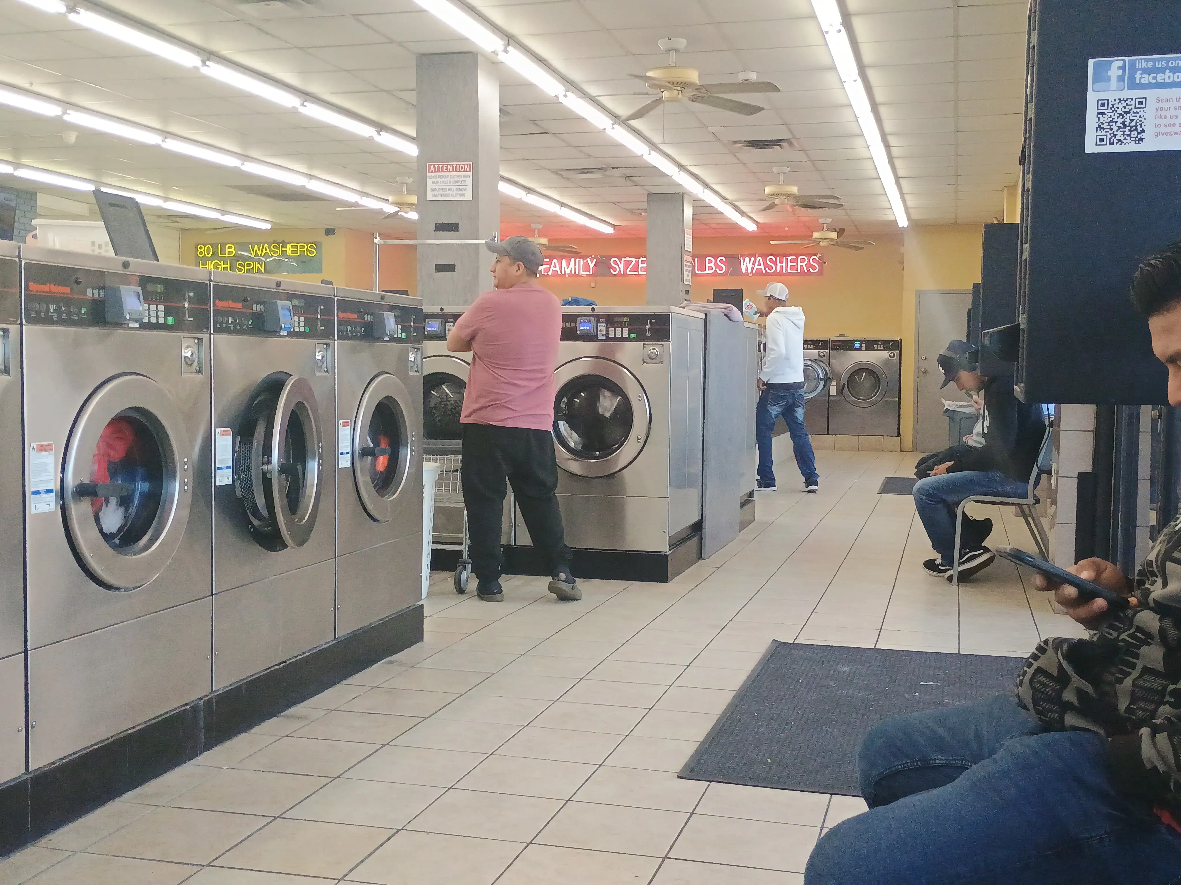 World o' Suds Coin Laundry - Image 1