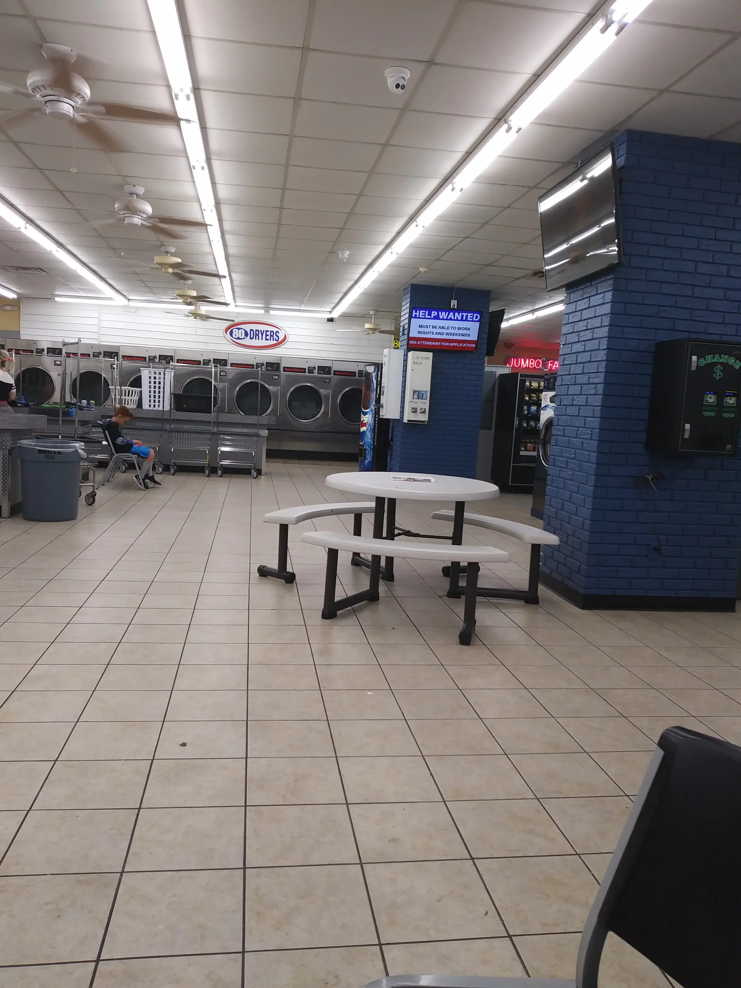 World o' Suds Coin Laundry thumbnail 19