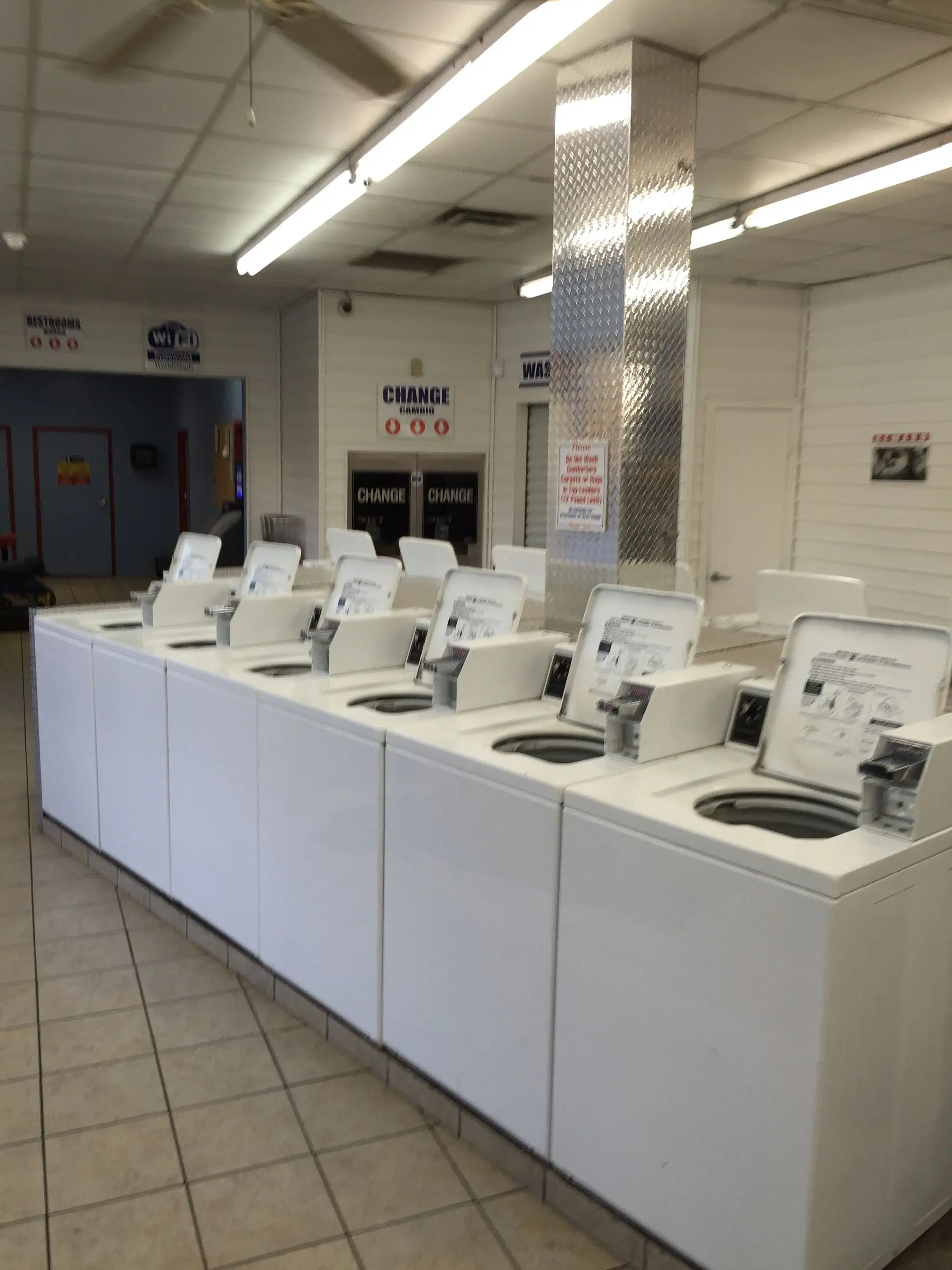 World o' Suds Coin Laundry thumbnail 7