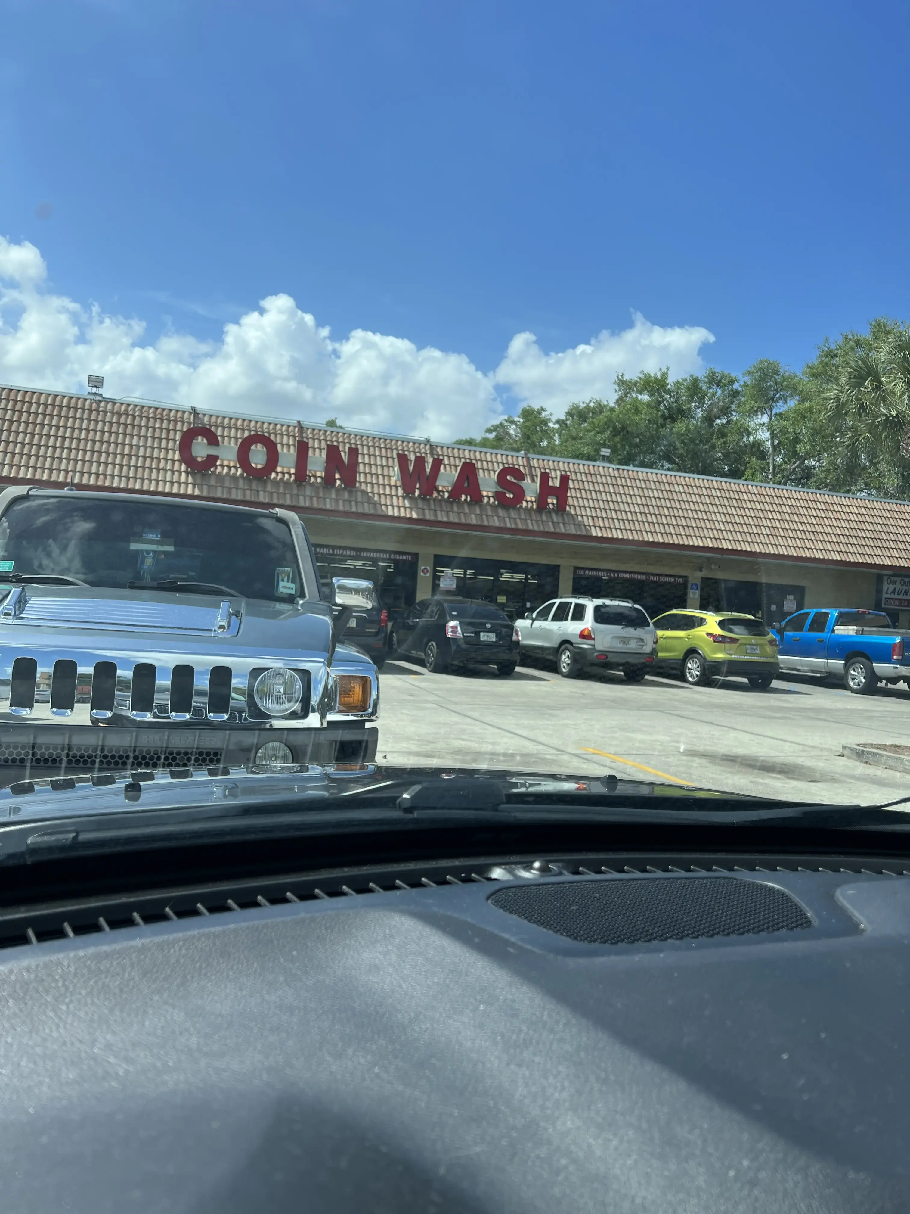 World o' Suds Coin Laundry - Image 3