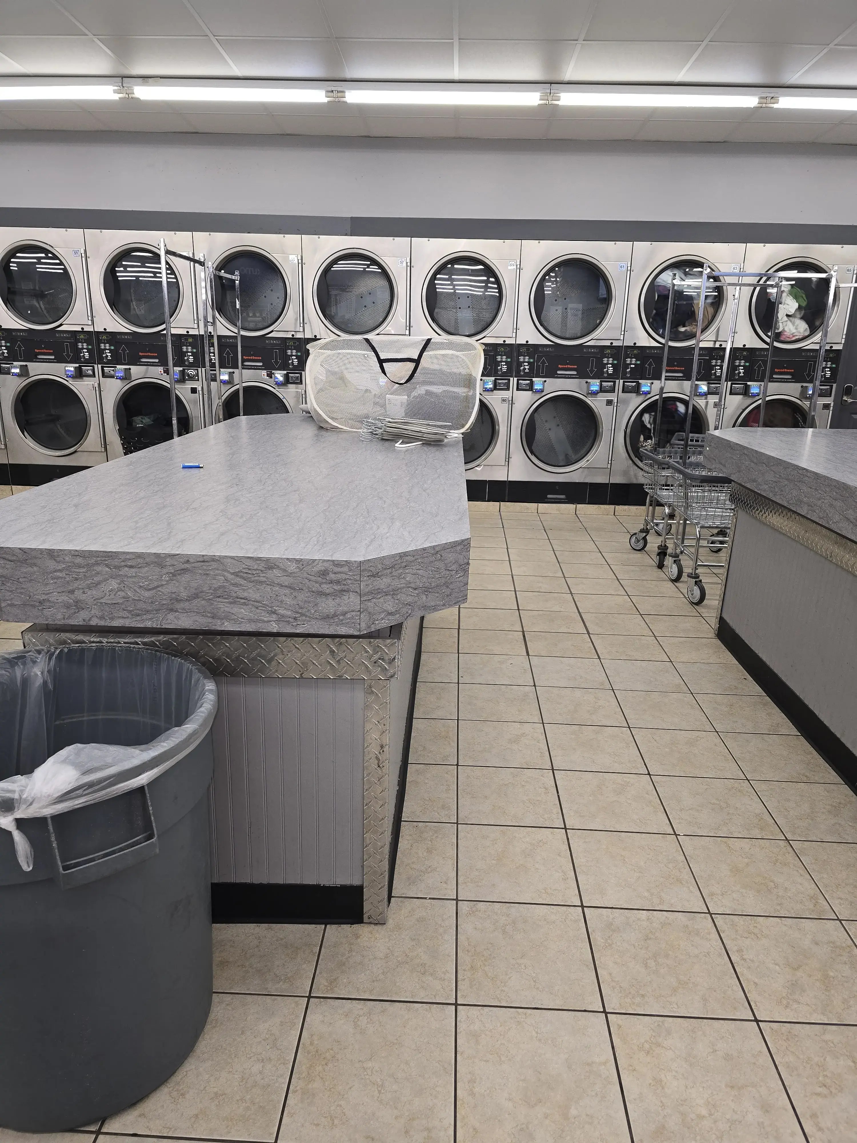 World o' Suds Coin Laundry thumbnail 2