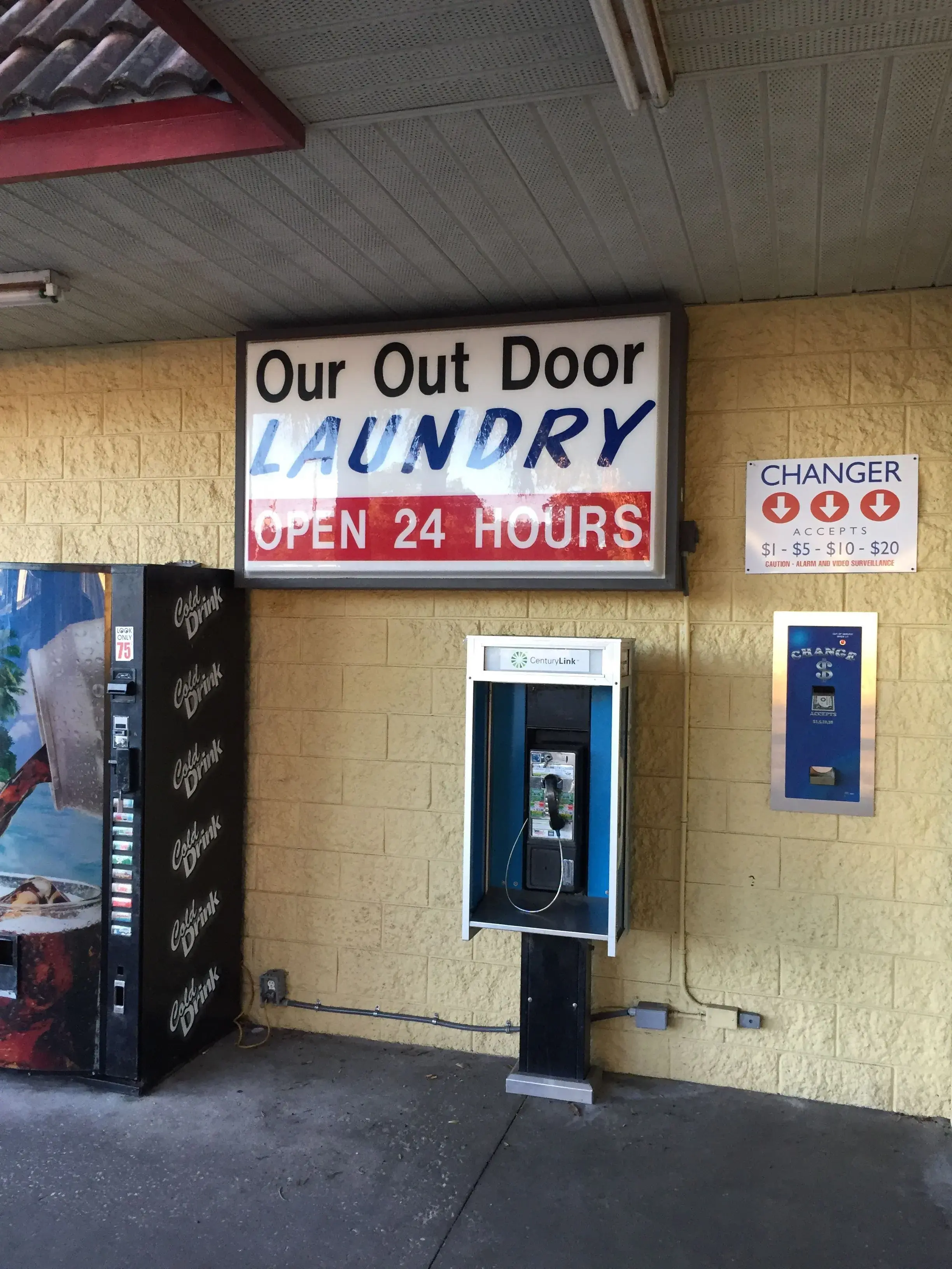 World o' Suds Coin Laundry - Image 10