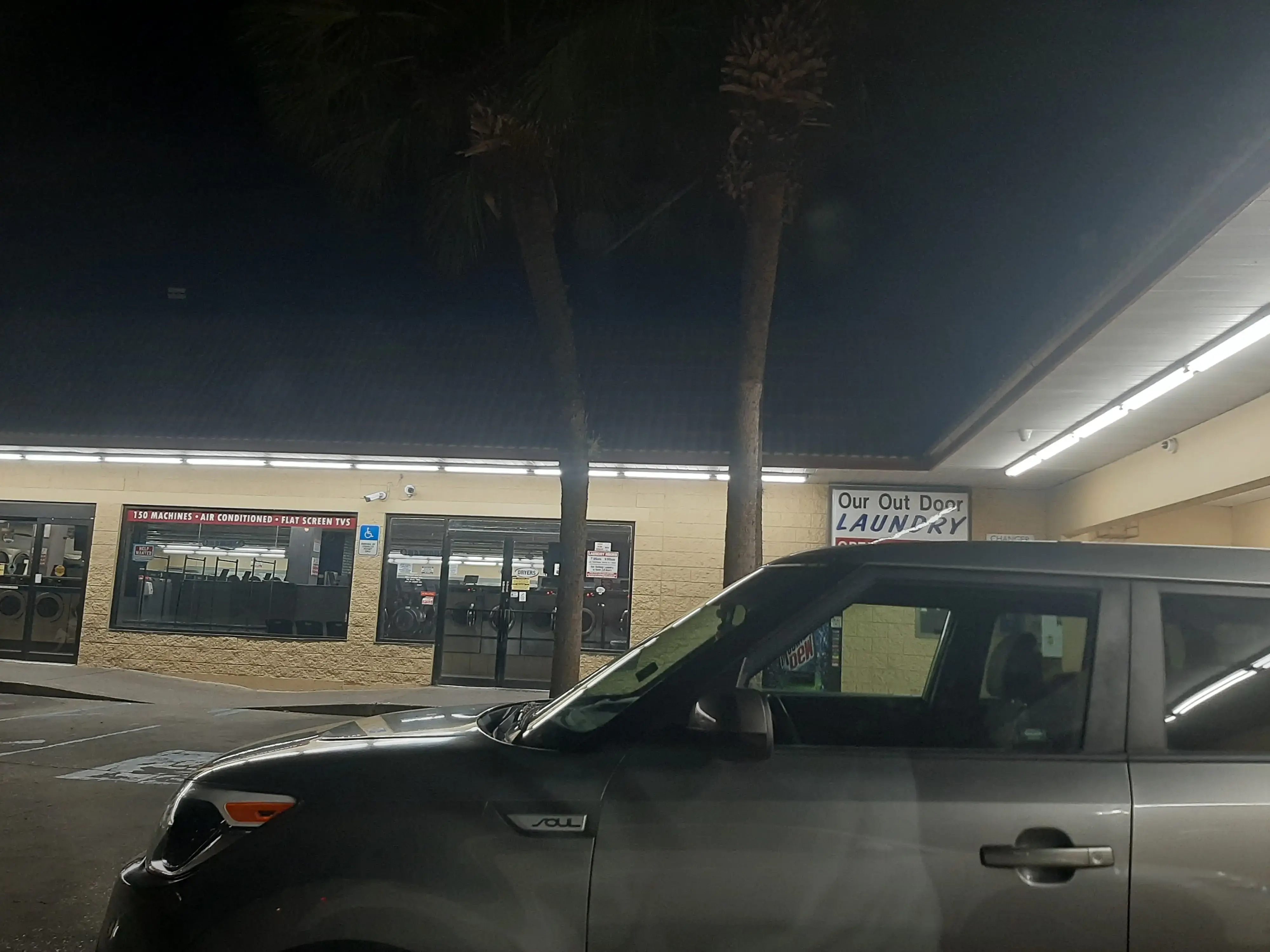 World o' Suds Coin Laundry thumbnail 16