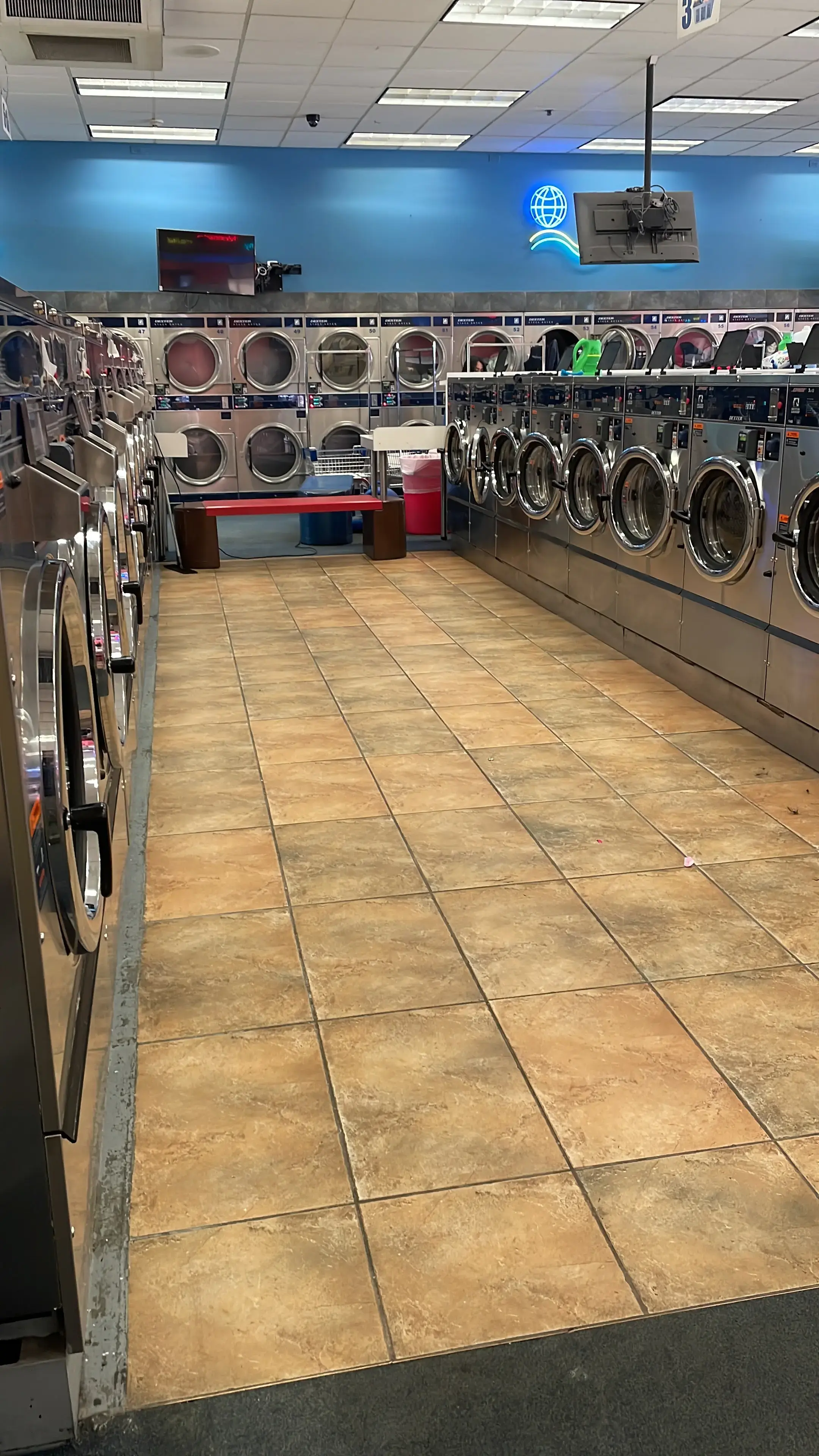 World's Largest Laundromat thumbnail 20