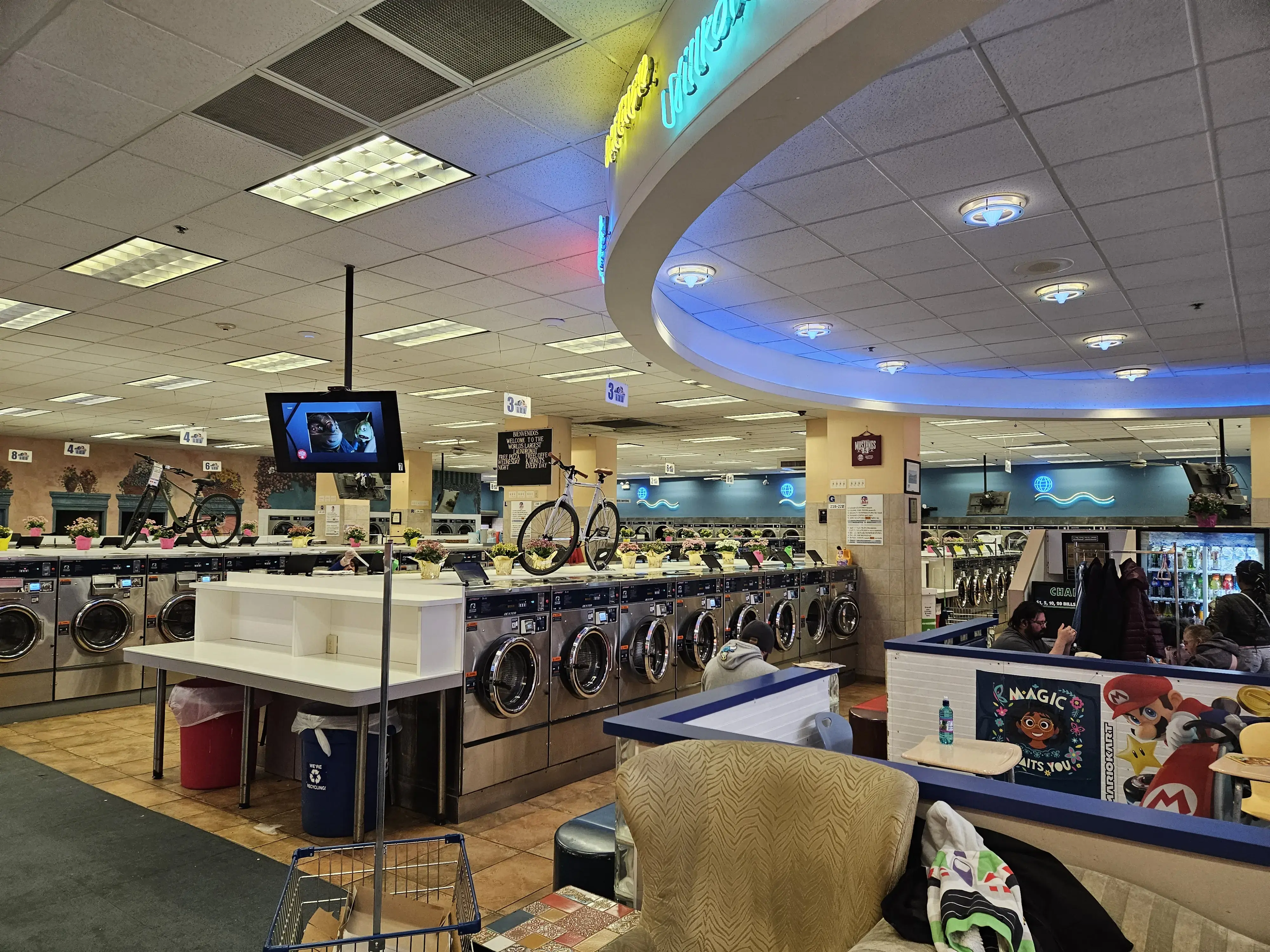 World's Largest Laundromat thumbnail 14