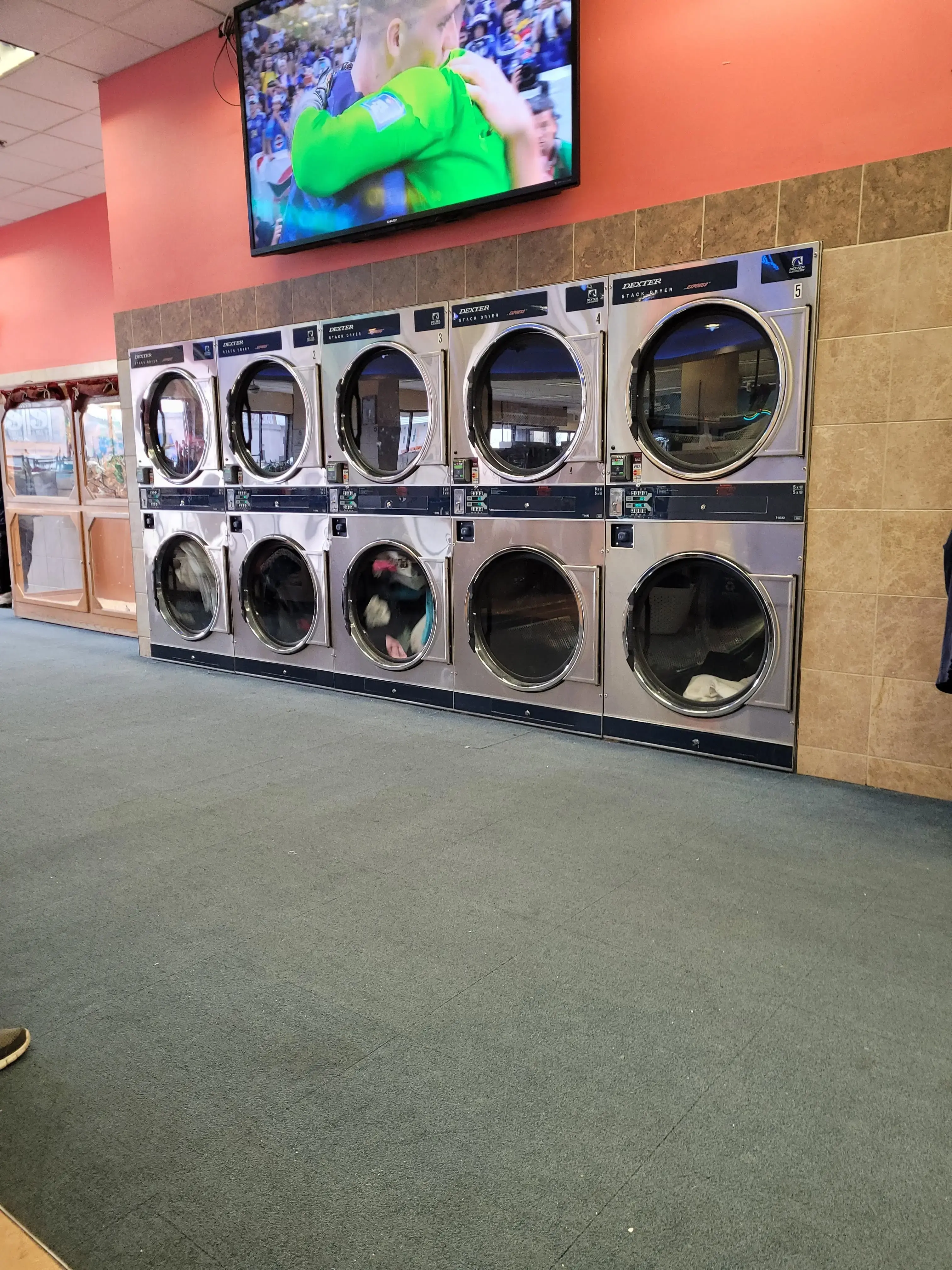 World's Largest Laundromat thumbnail 17