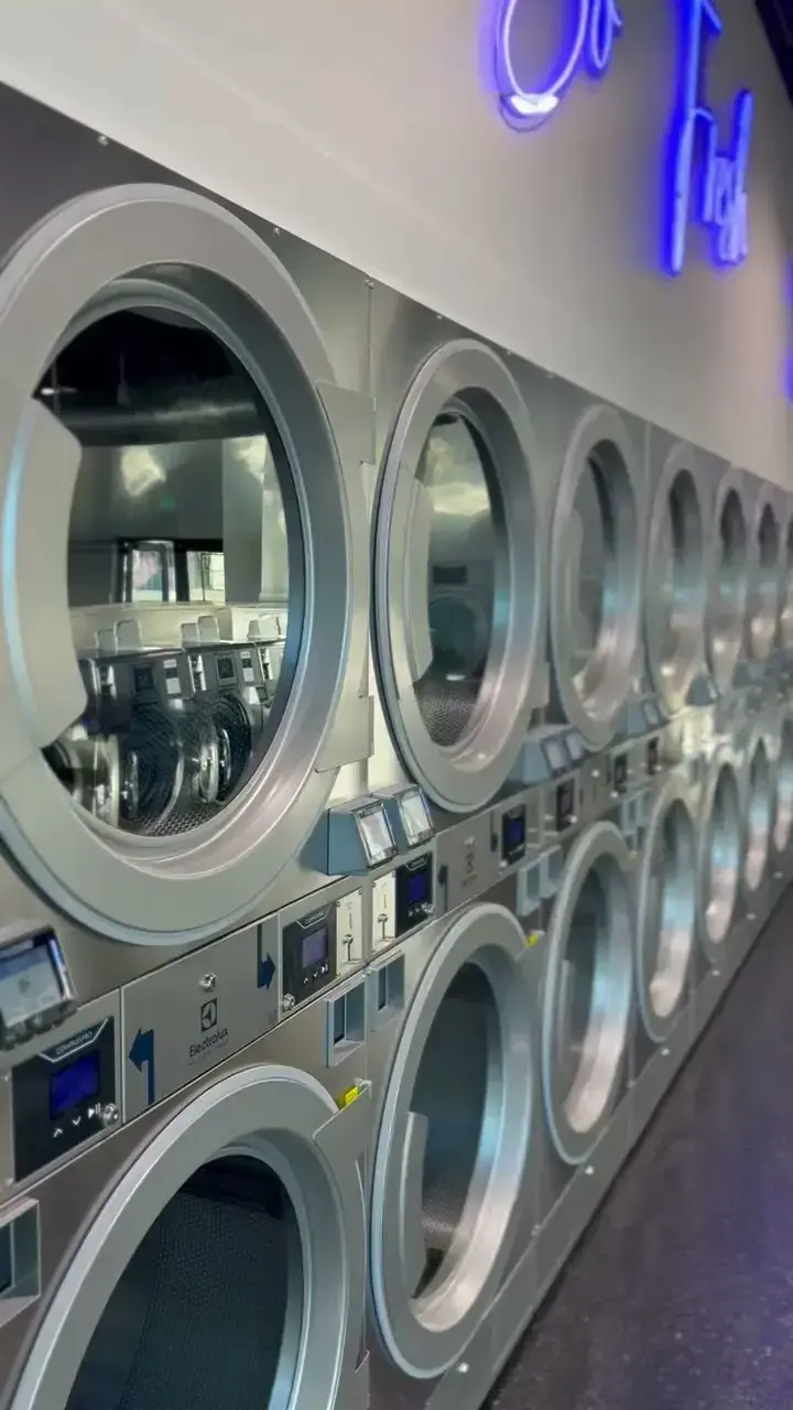 WOW WASH LAUNDROMAT thumbnail 2