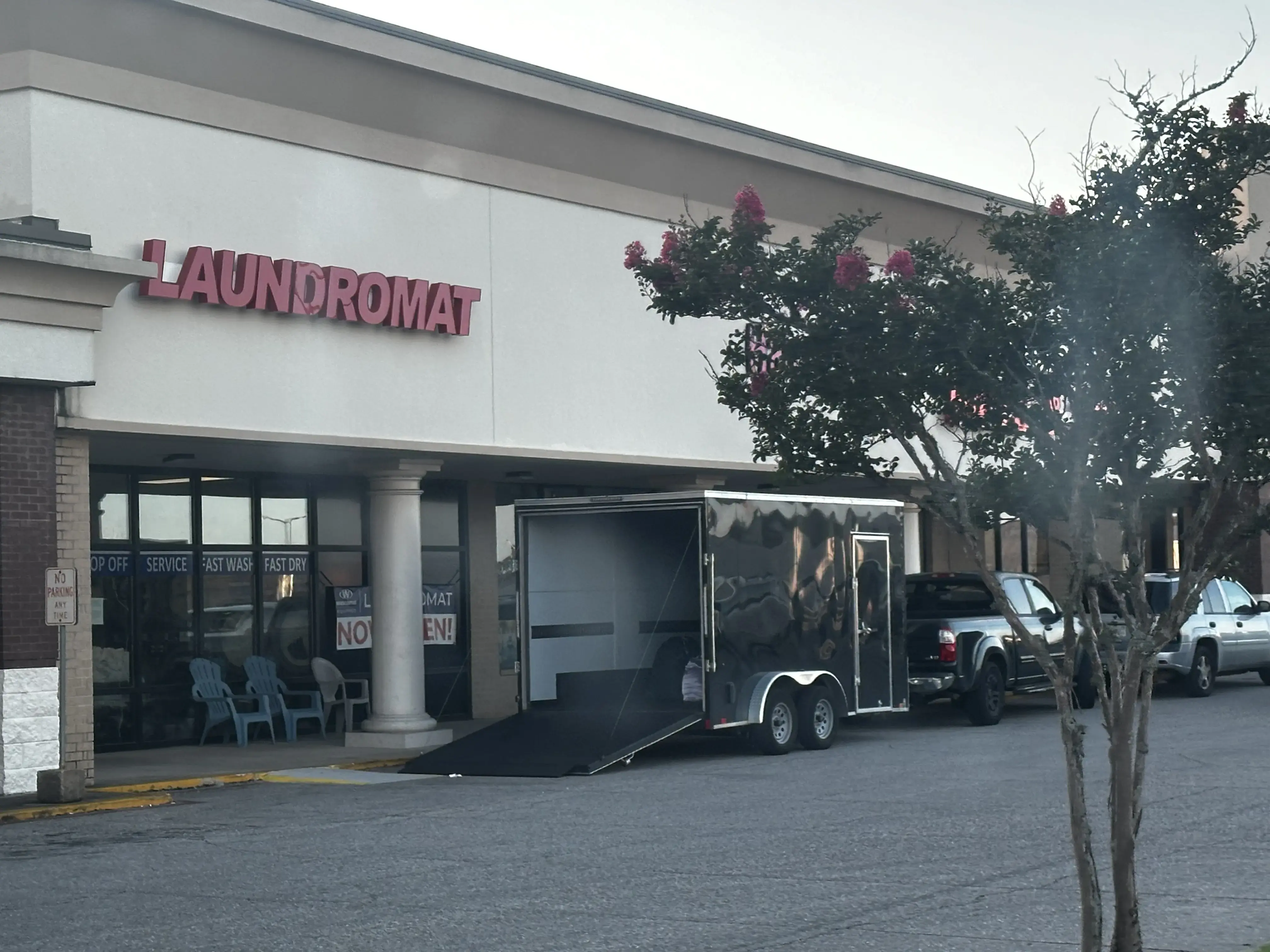 XL Laundry Laundromat thumbnail 4