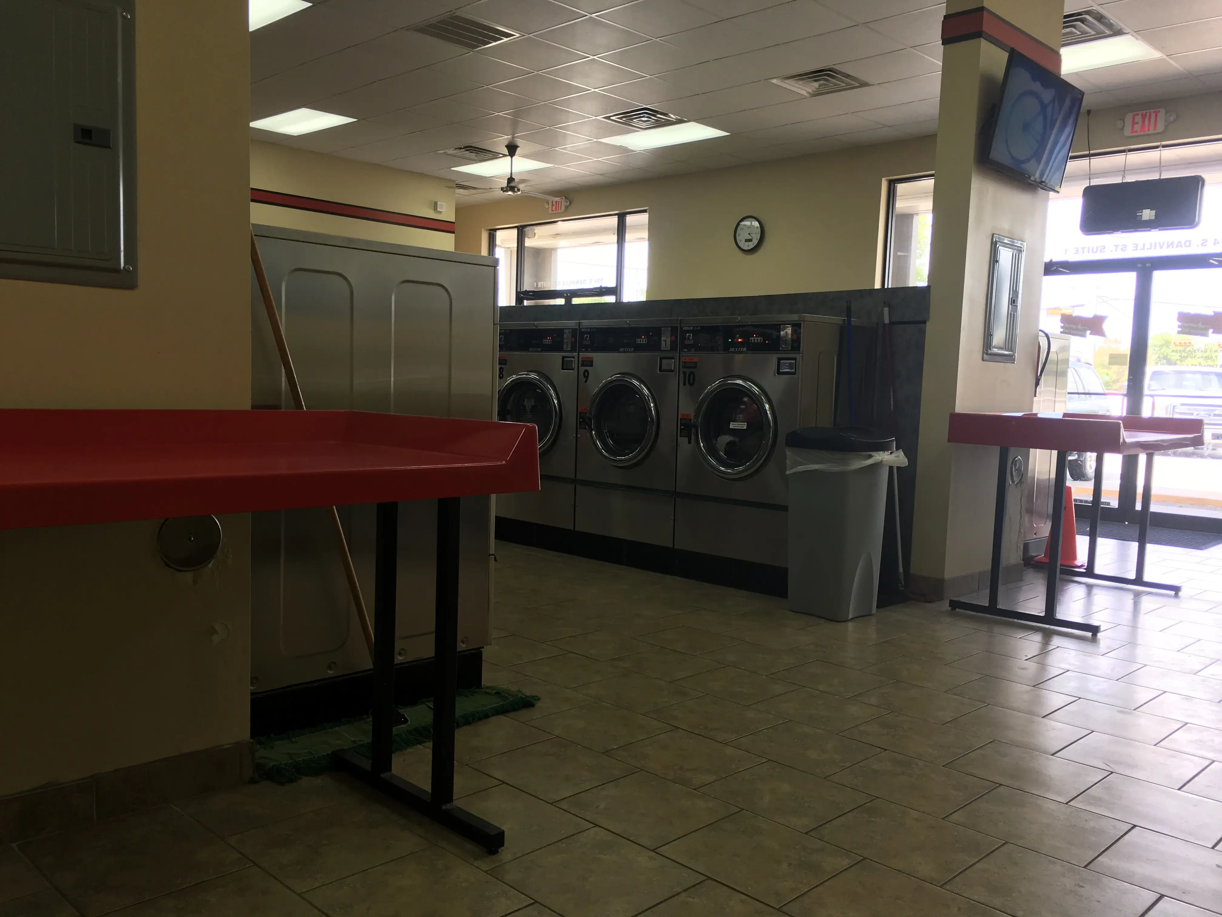 Xpress Washateria - Image 19