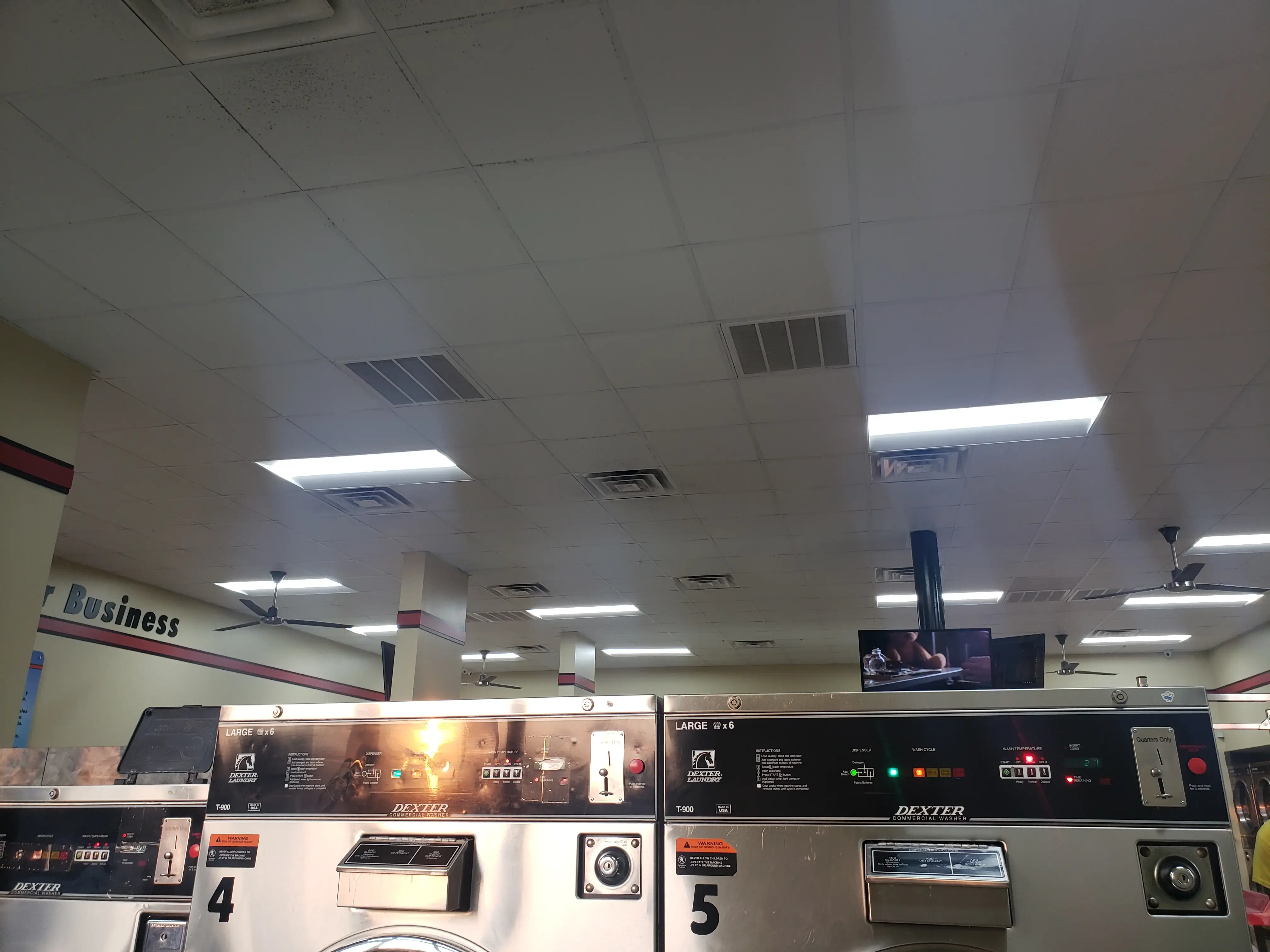 Xpress Washateria - Image 12