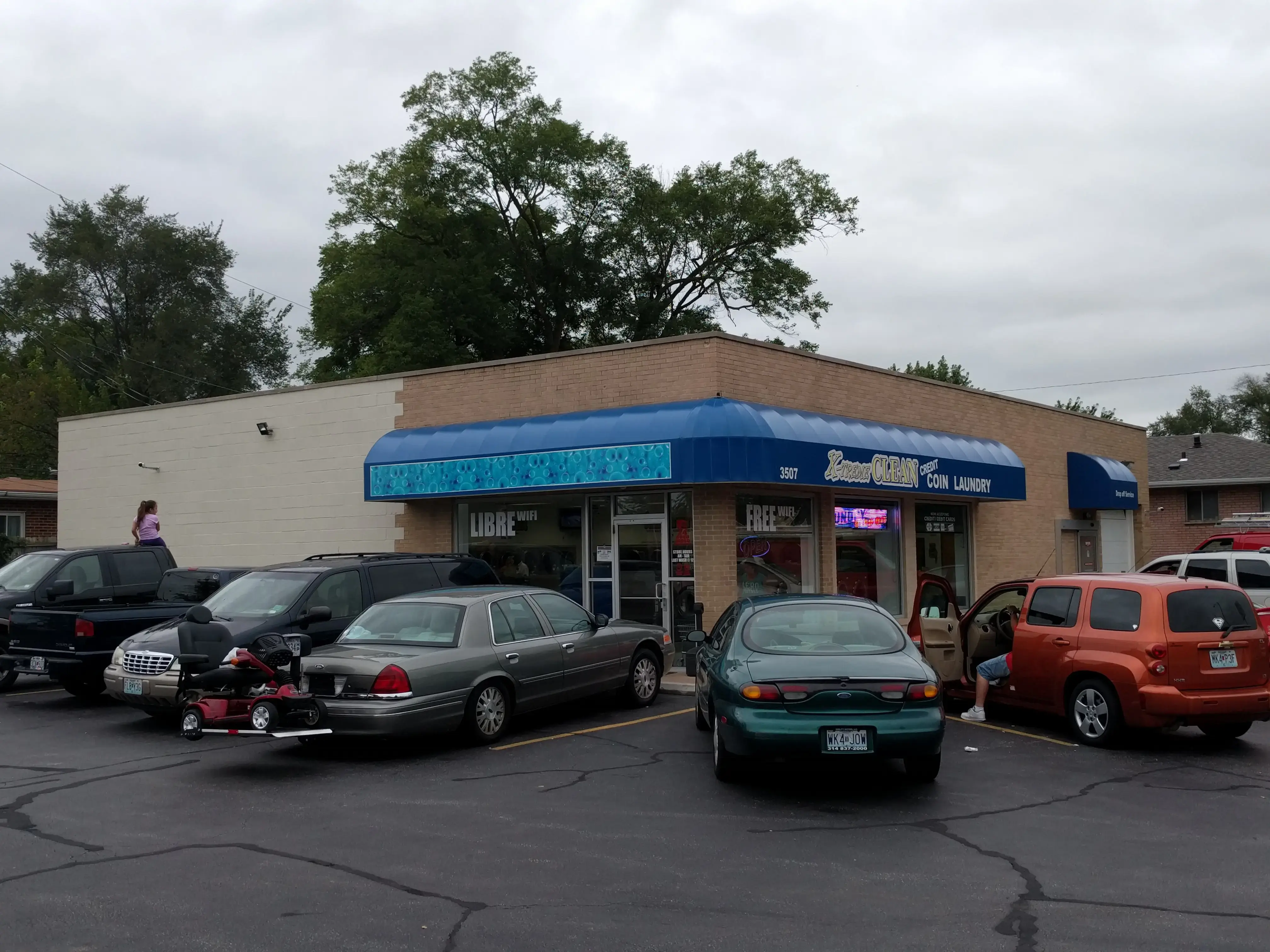 XTreme Clean Laundry. (FREE DRYERS & WiFI) accepting Credit, Debit or coin thumbnail 18