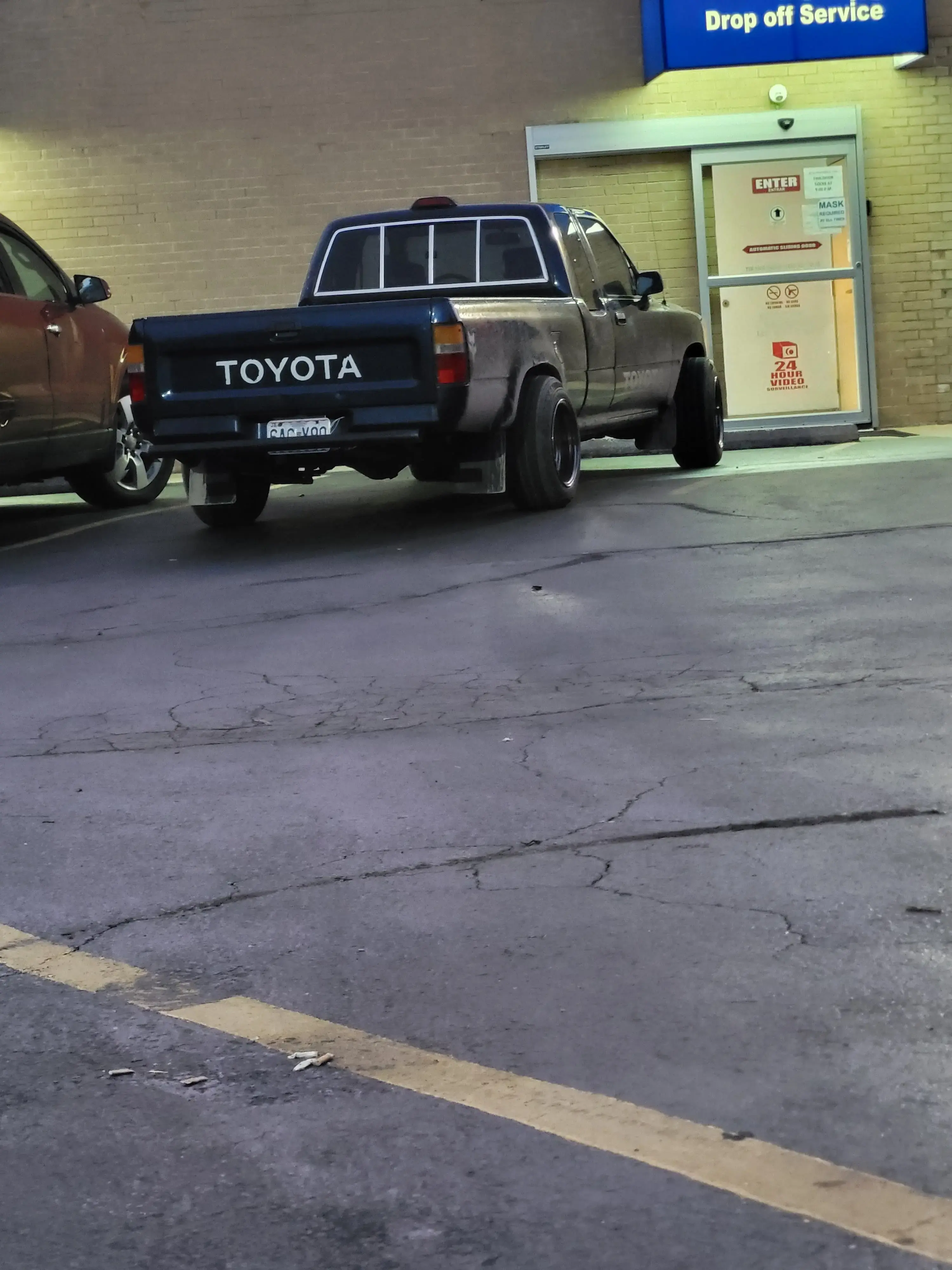 XTreme Clean Laundry. (FREE DRYERS & WiFI) accepting Credit, Debit or coin - Image 9