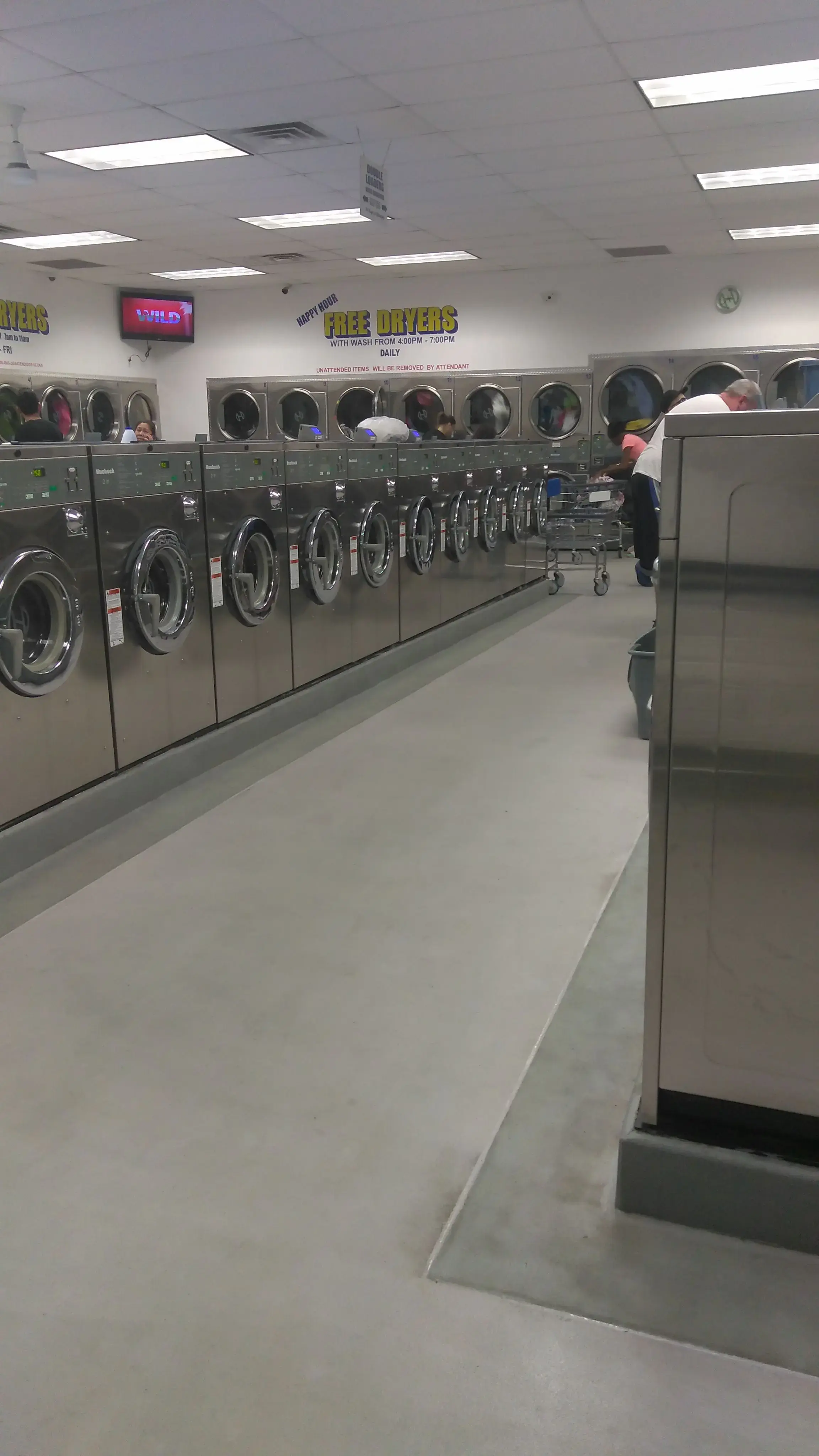 XTreme Clean Laundry. (FREE DRYERS & WiFI) accepting Credit, Debit or coin thumbnail 16