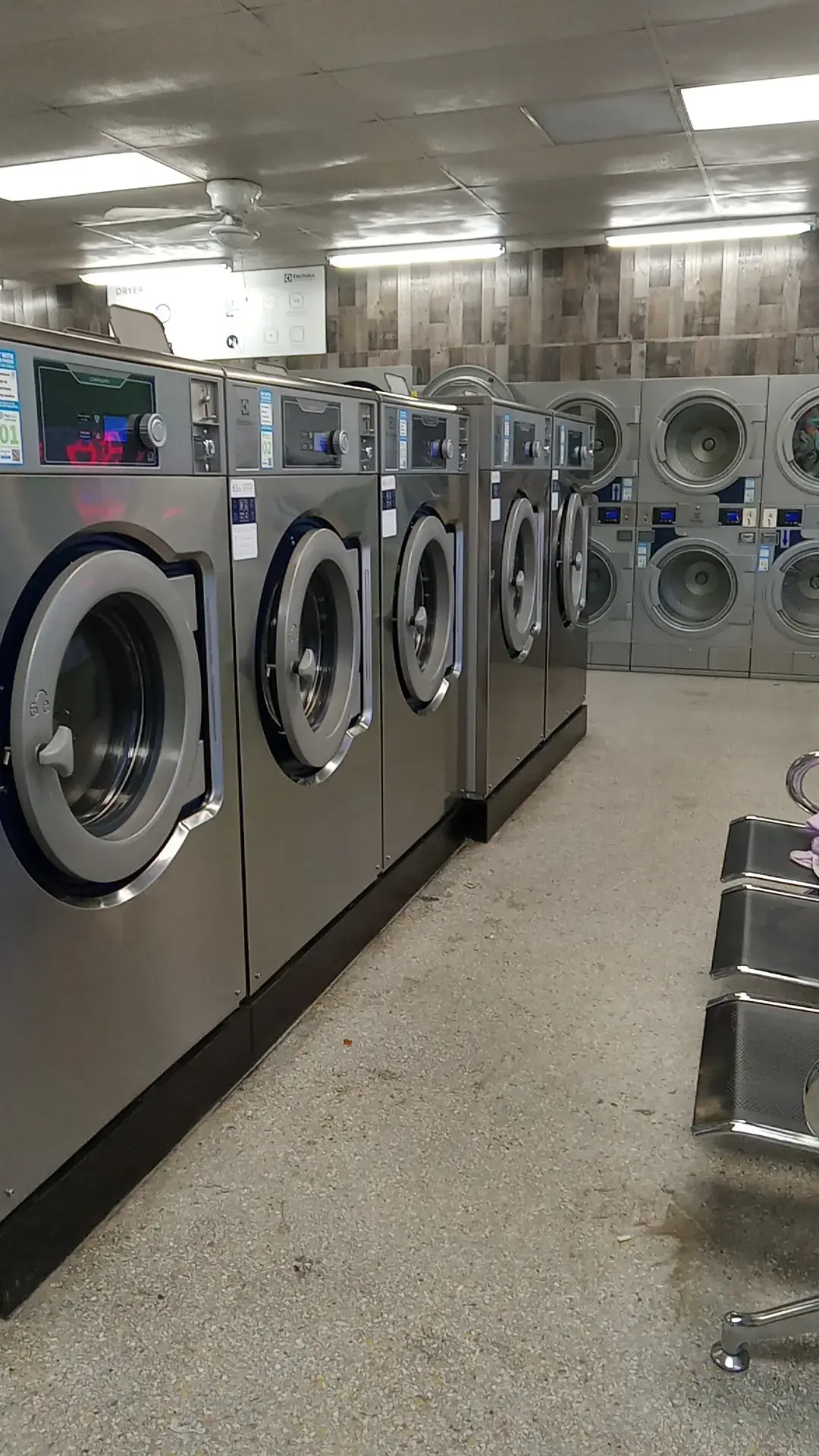 Yele coin laundry thumbnail 2