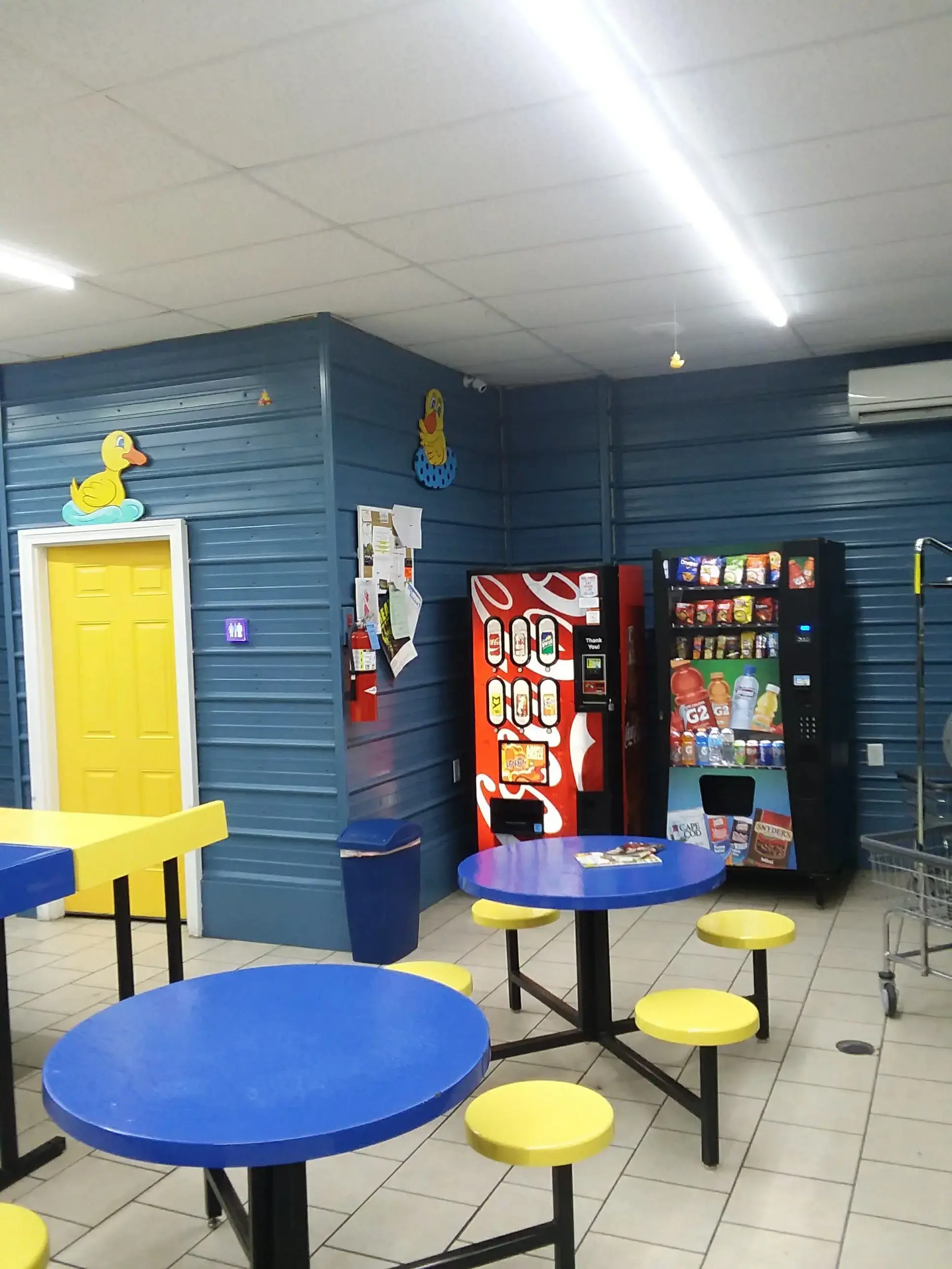 Yellow Ducky Laundromat thumbnail 6
