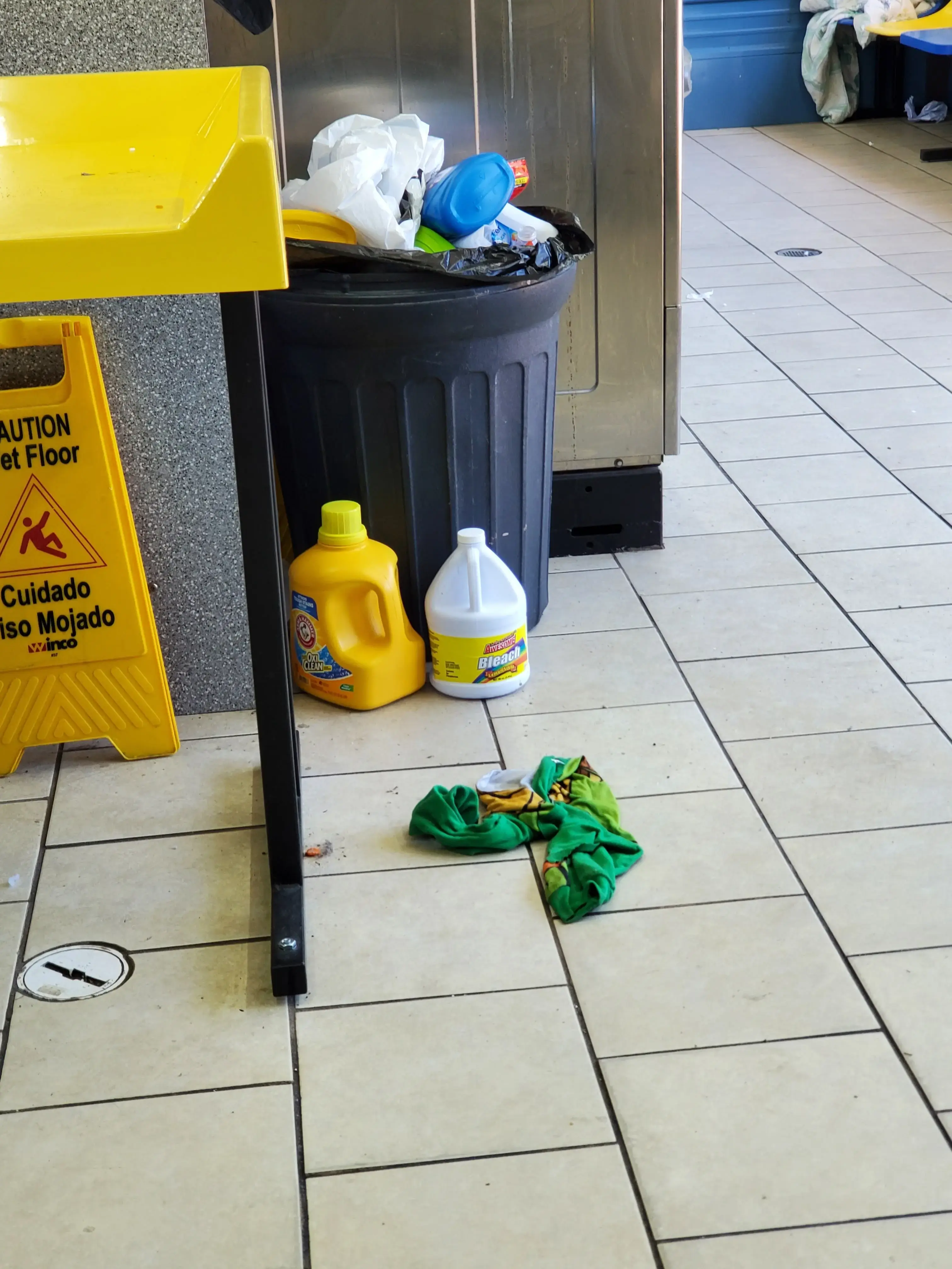 Yellow Ducky Laundromat thumbnail 9