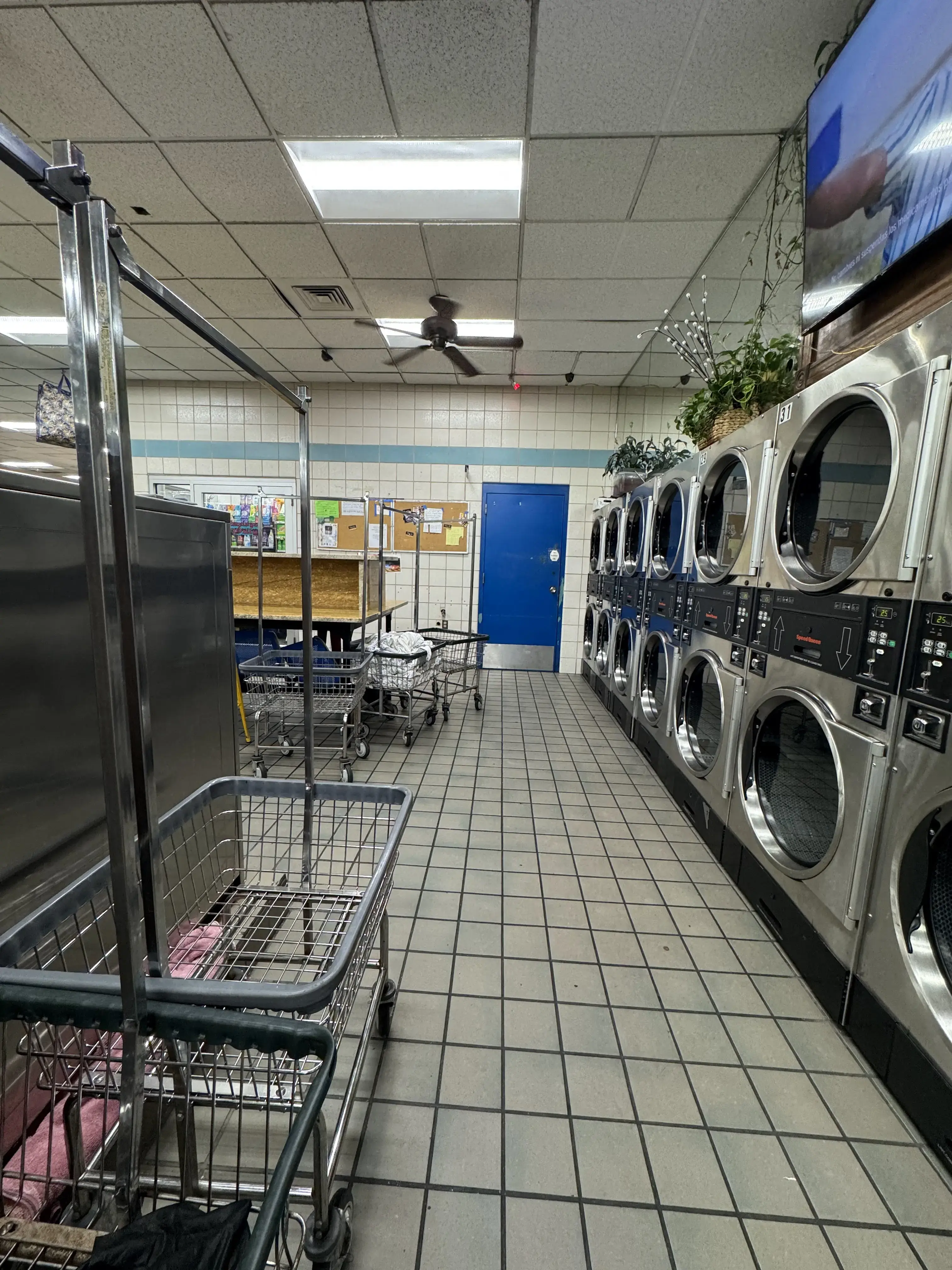 Yes Coin Laundry - Image 1