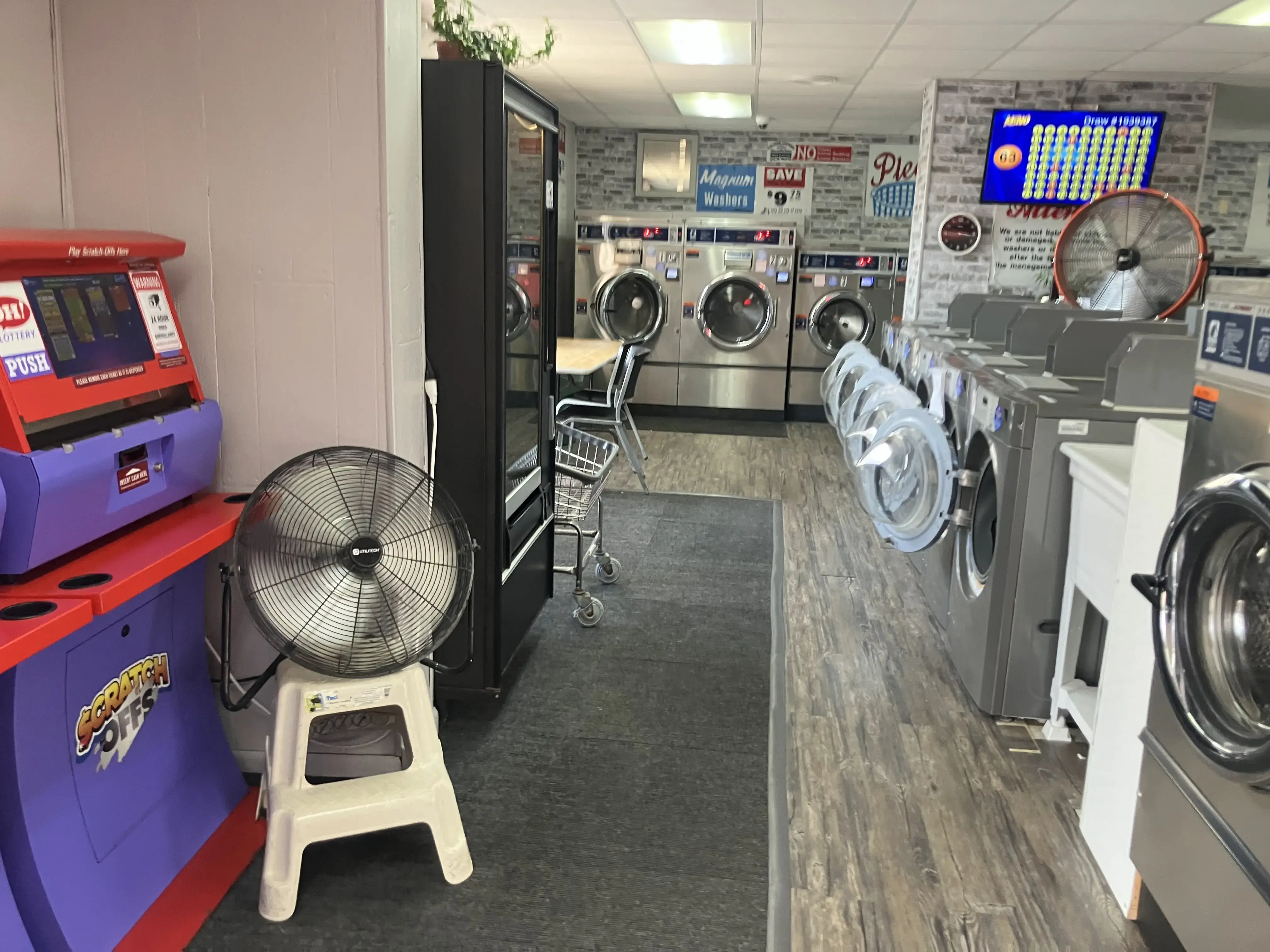 YO Laundromat and Drop Off Laundry Service thumbnail 10