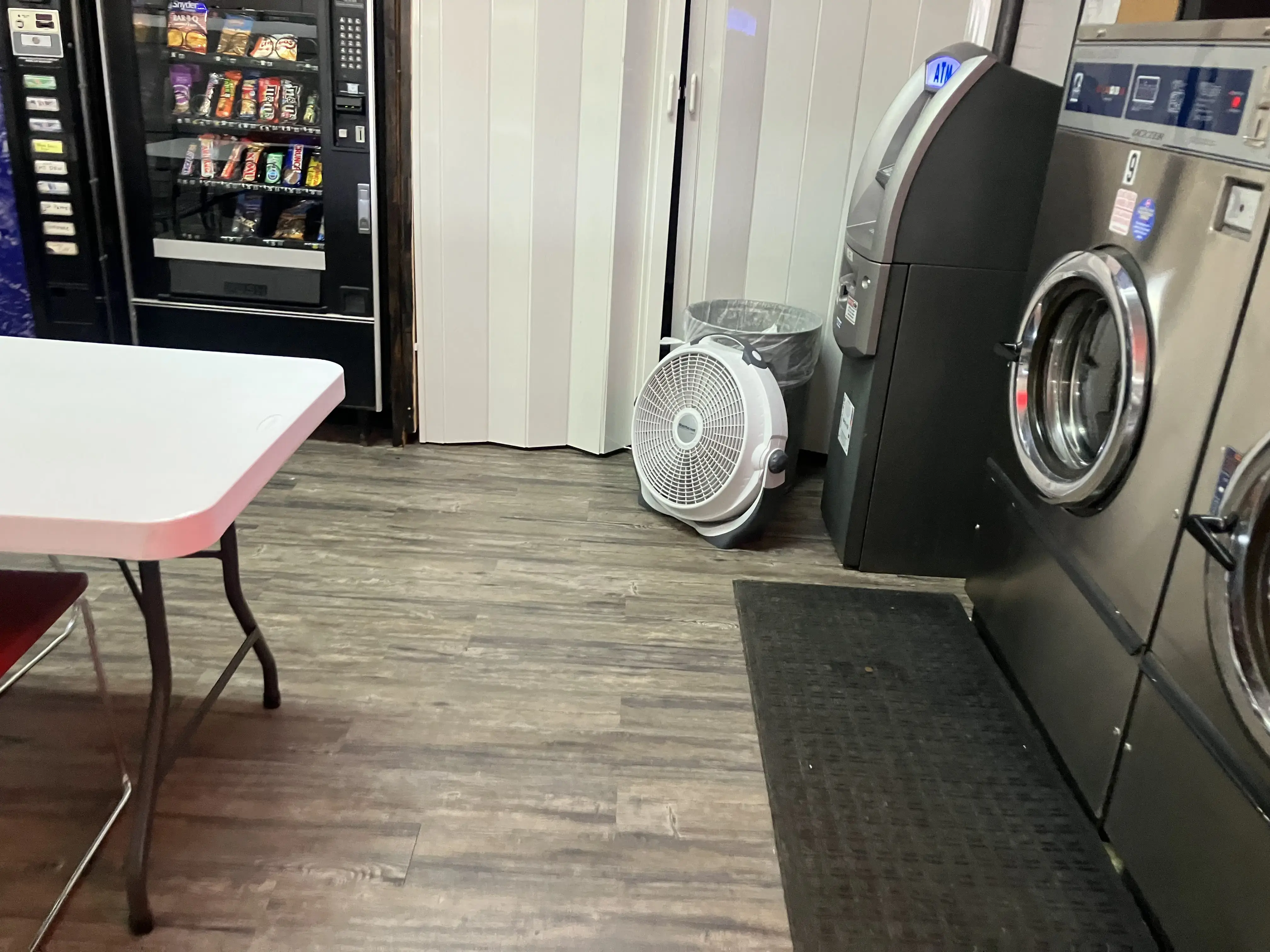 YO Laundromat and Drop Off Laundry Service - Image 5