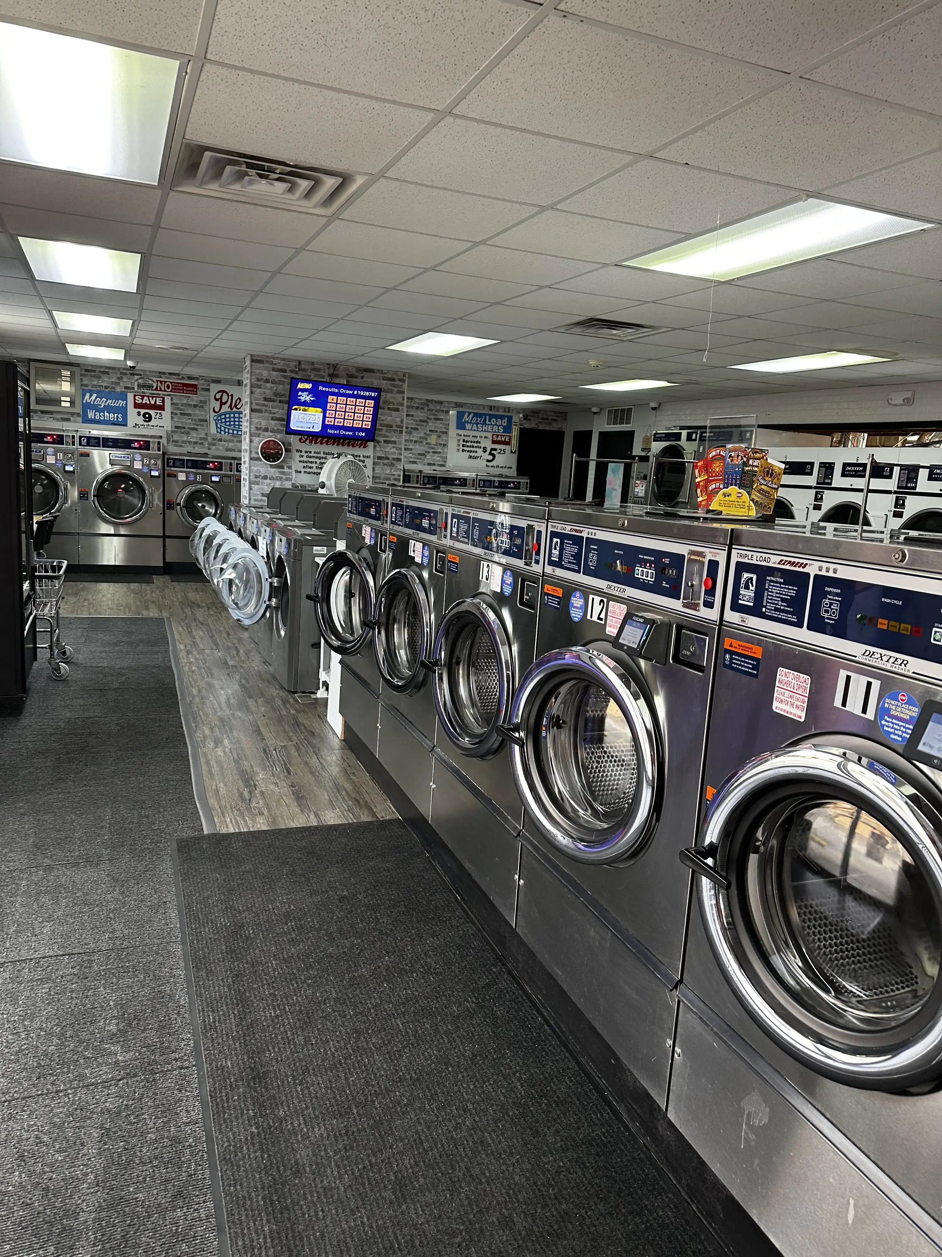 YO Laundromat and Drop Off Laundry Service thumbnail 2